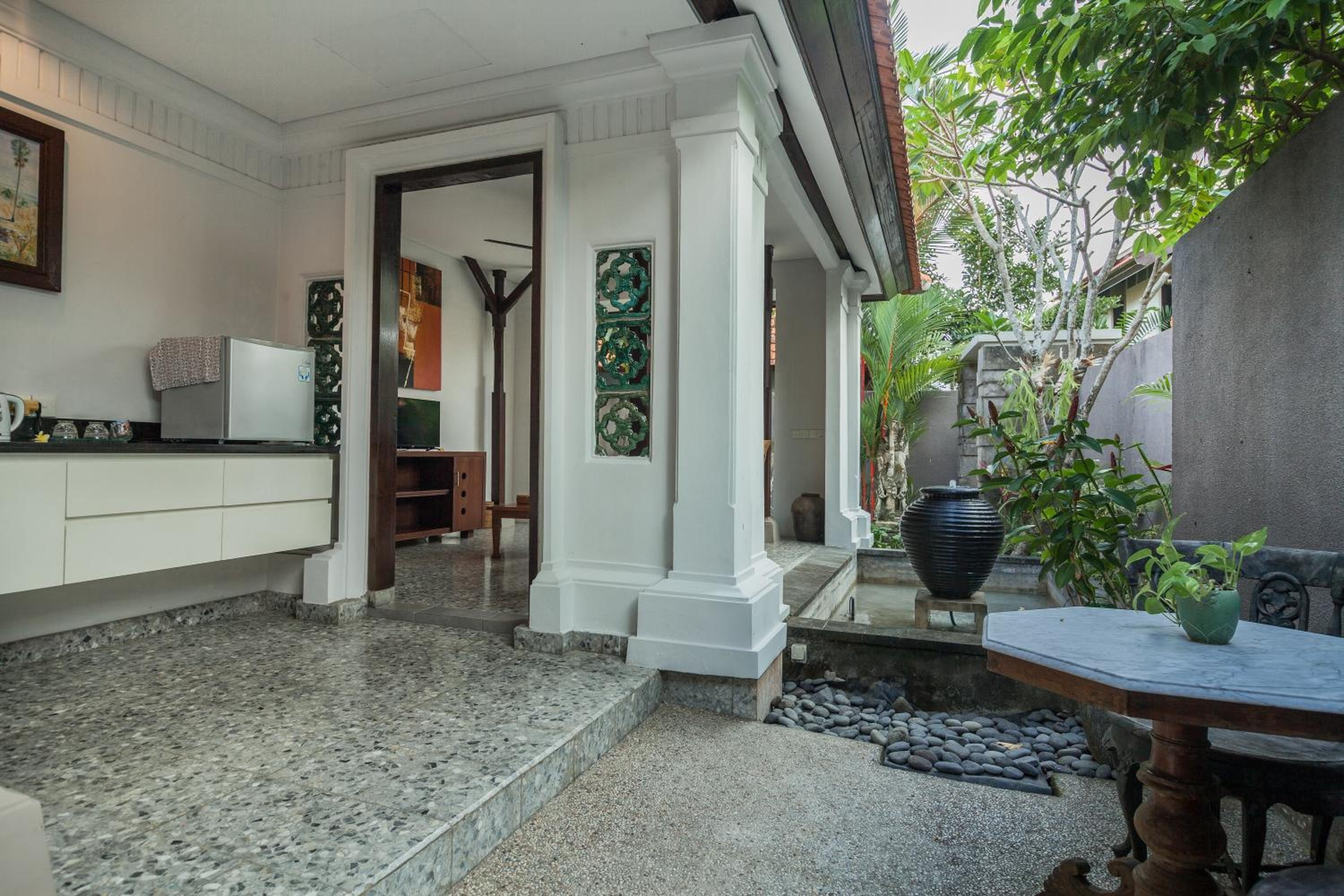 Suite Room with Garden View - Photo 8