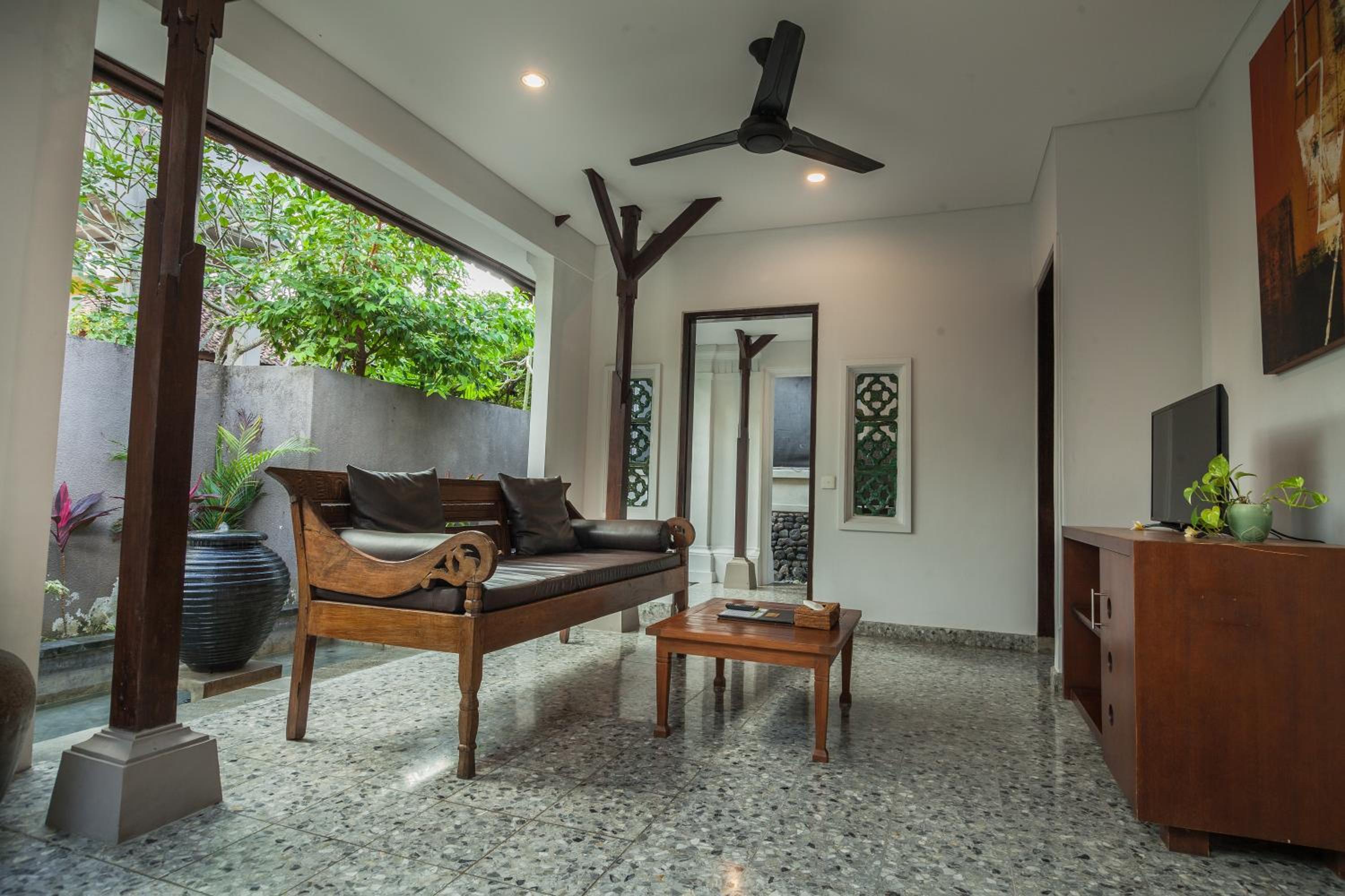 Suite Room with Garden View - Photo 9