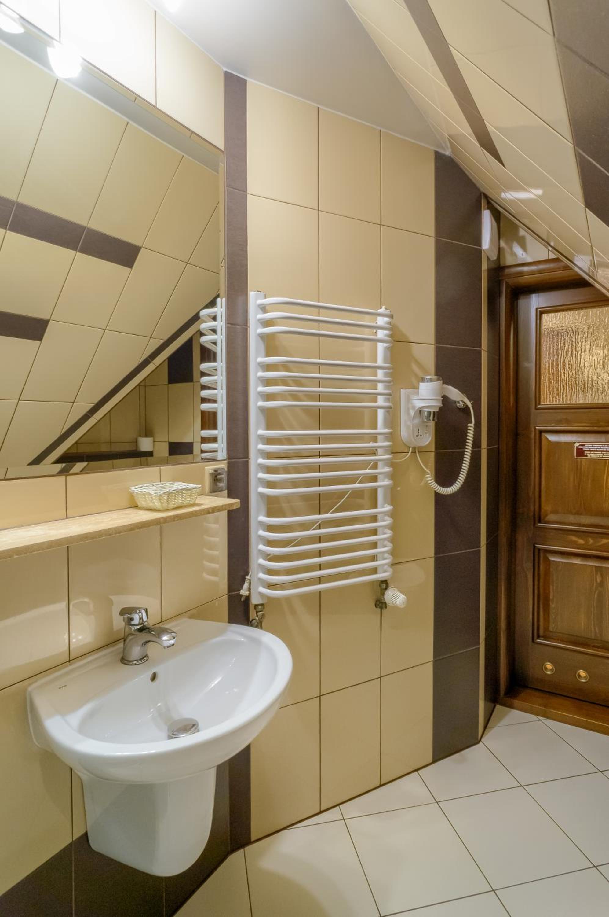 Triple Room - Photo 24