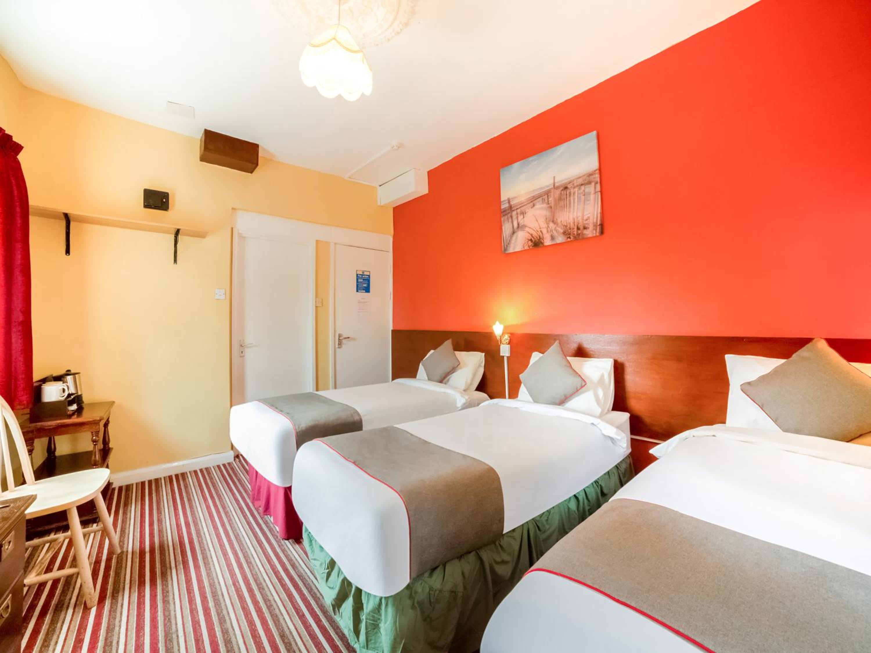 Standard Triple Room photo 3