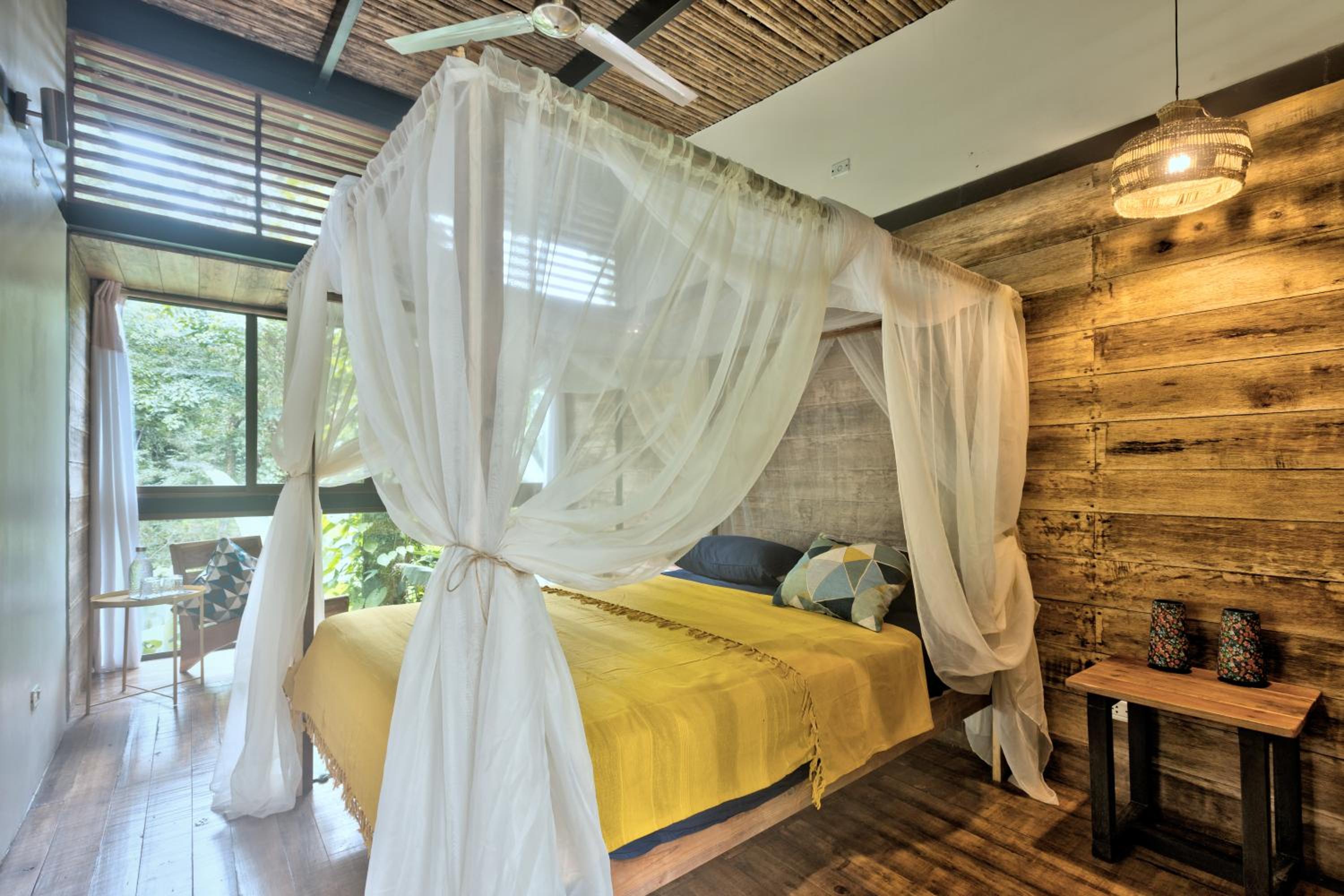 Deluxe Double Room - Photo 9