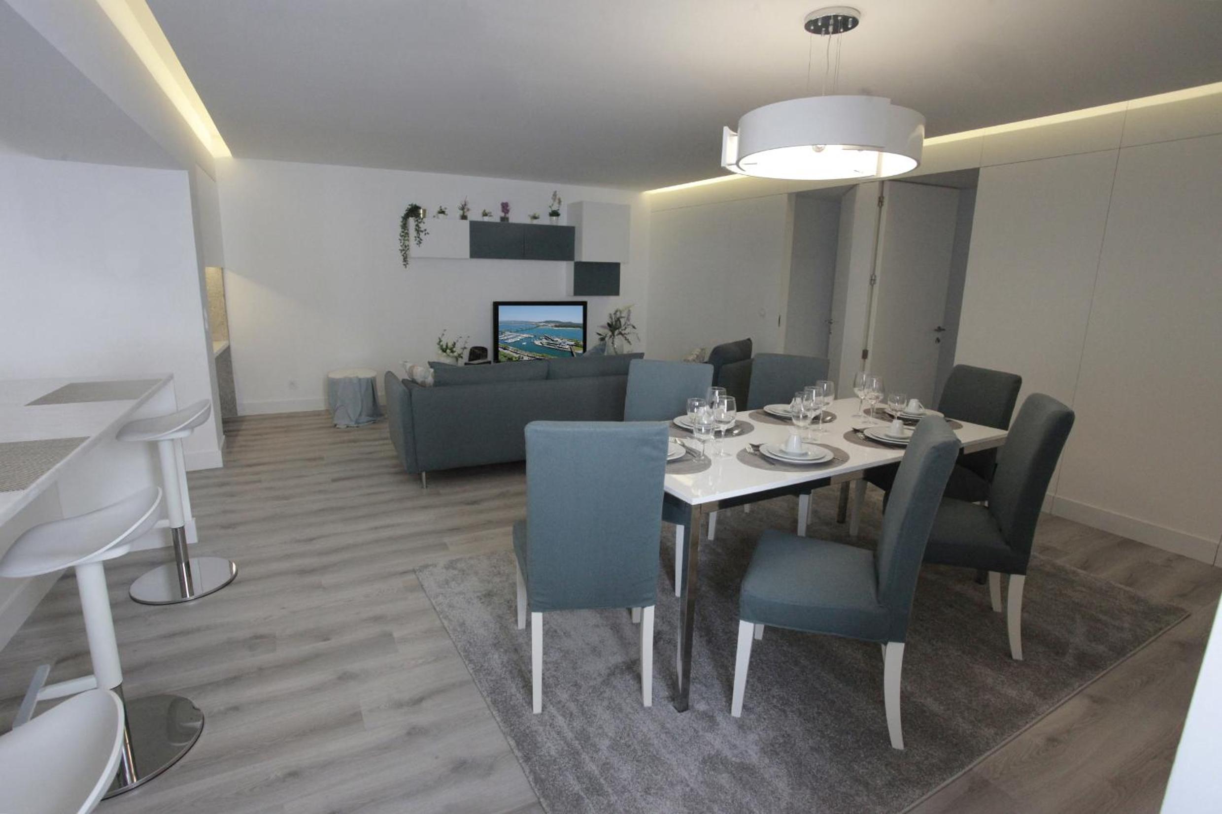 Two-Bedroom Apartment - Photo 24