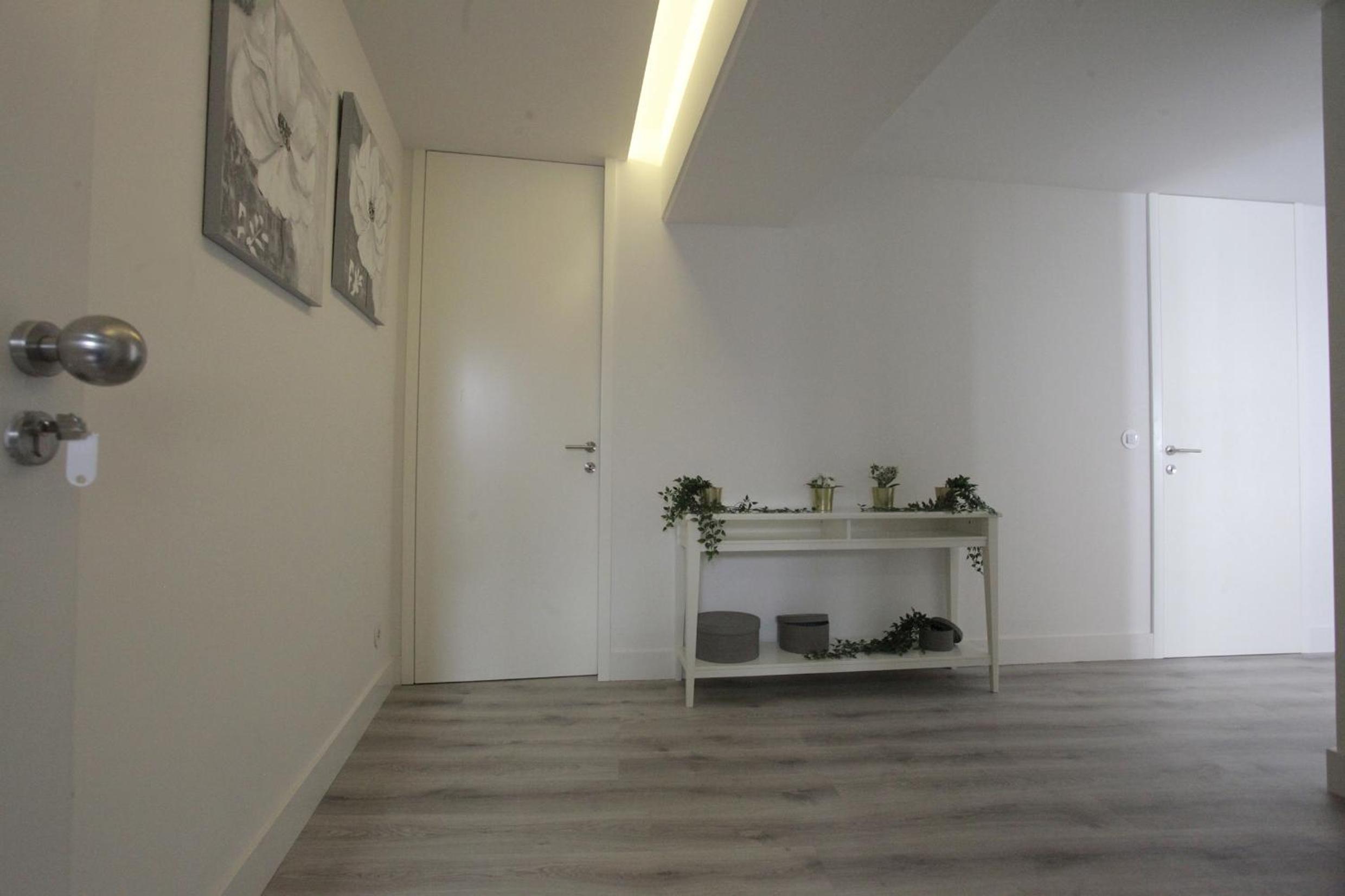 Two-Bedroom Apartment - Photo 3