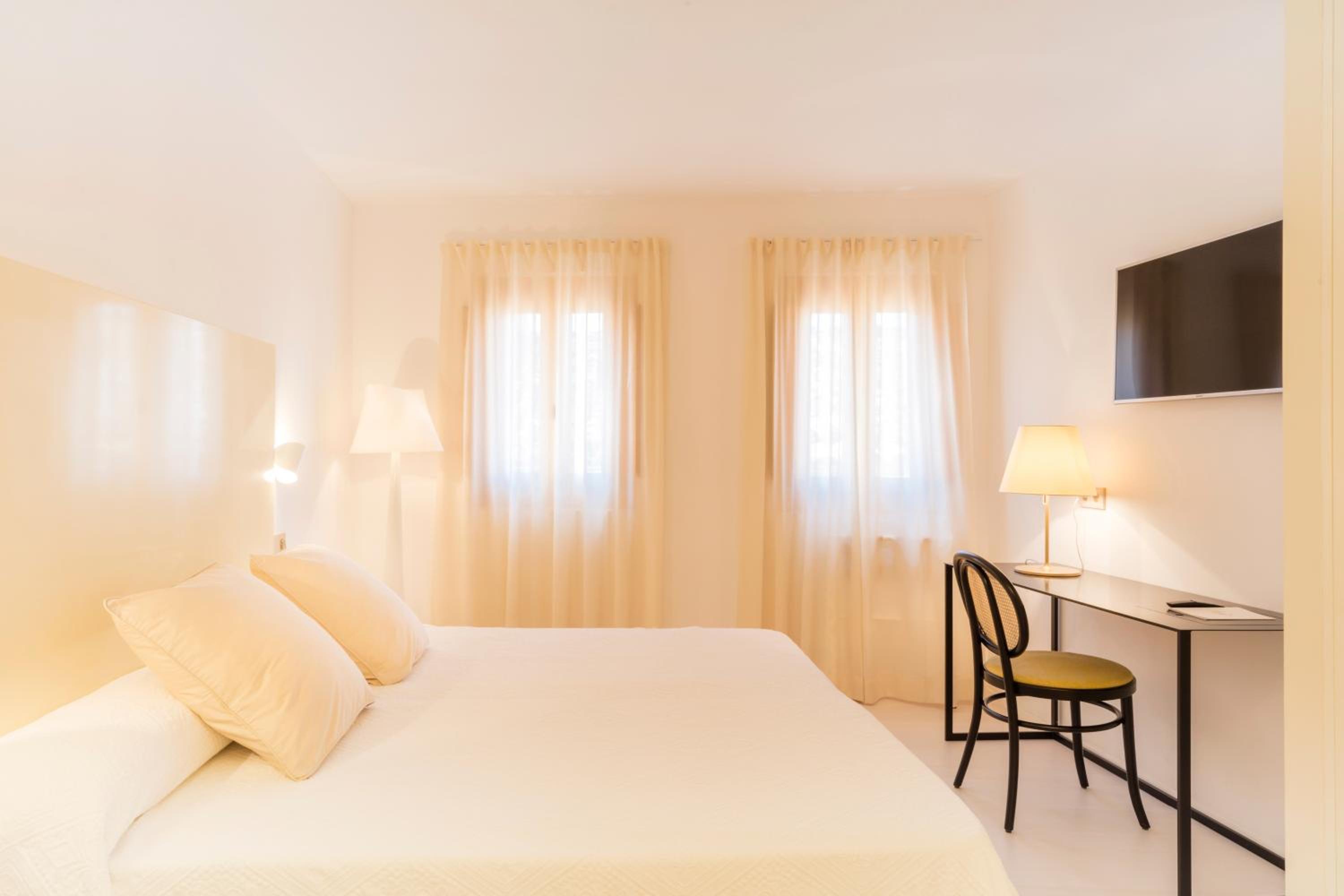 Deluxe Double or Twin Room with Spa Bath photo 2