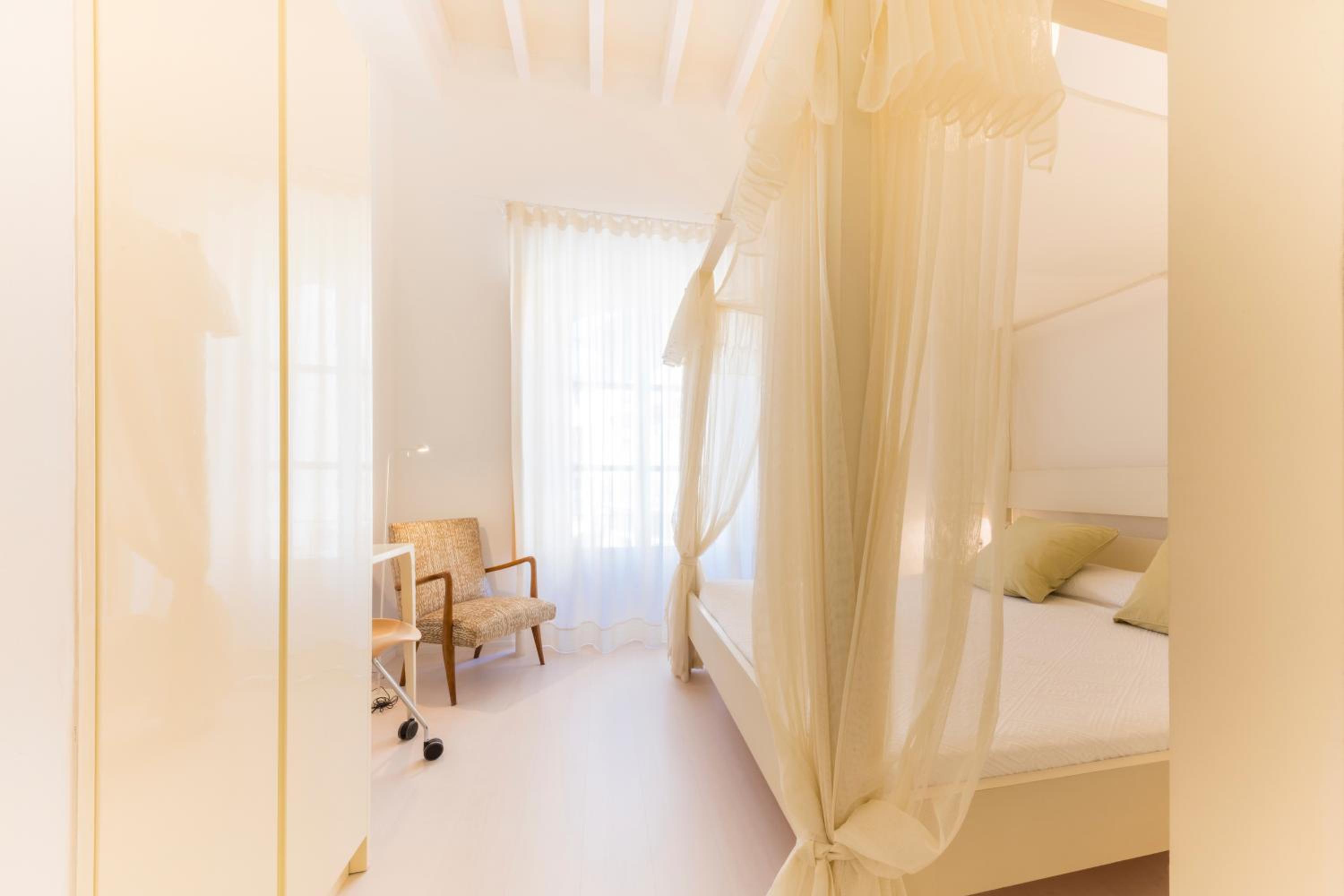 Deluxe Double or Twin Room with Views - Photo 13