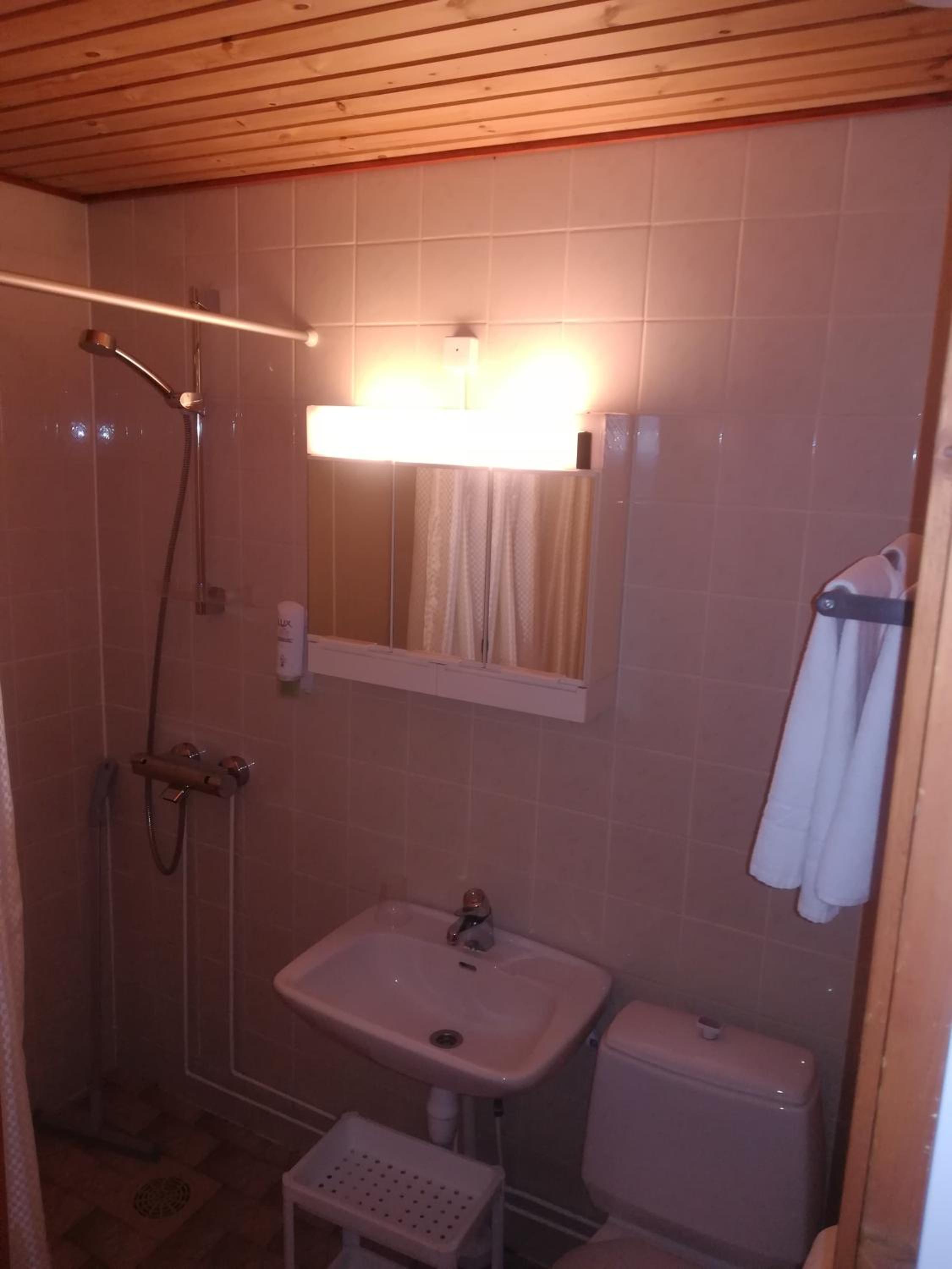 Budget Double Room - Photo 5