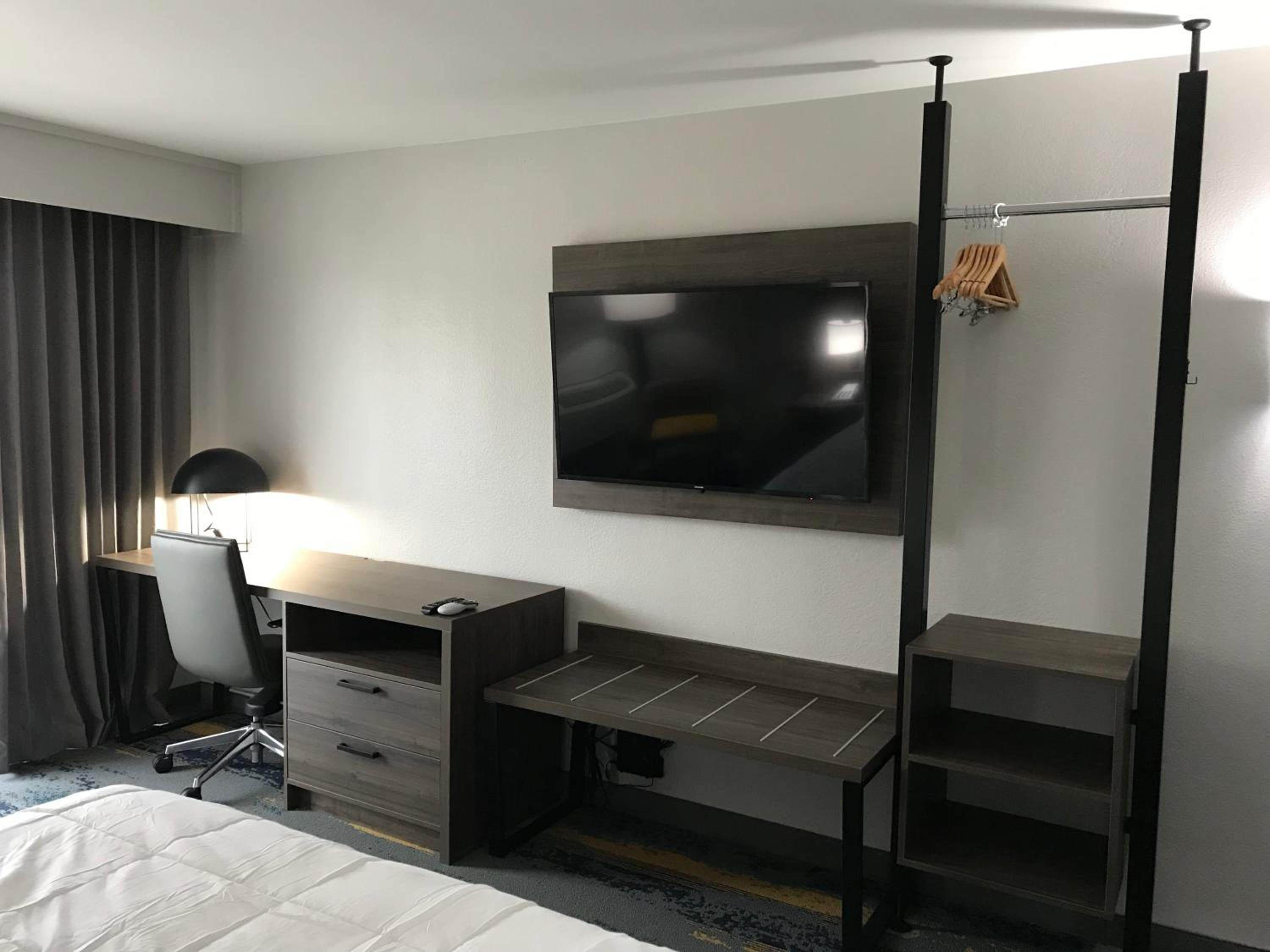 Standard King Room - Non Smoking - Photo 1