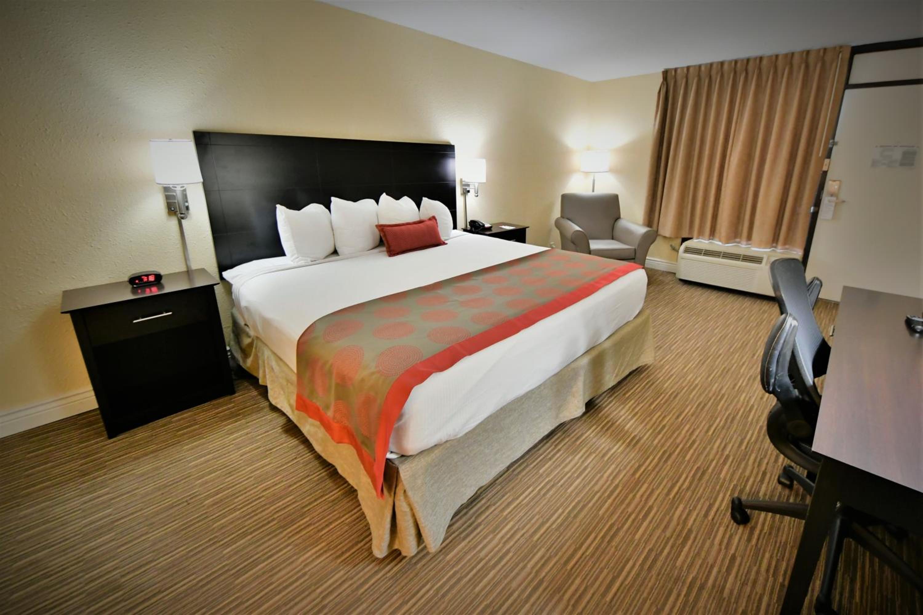 One-Bedroom King Suite - Non-Smoking photo 2