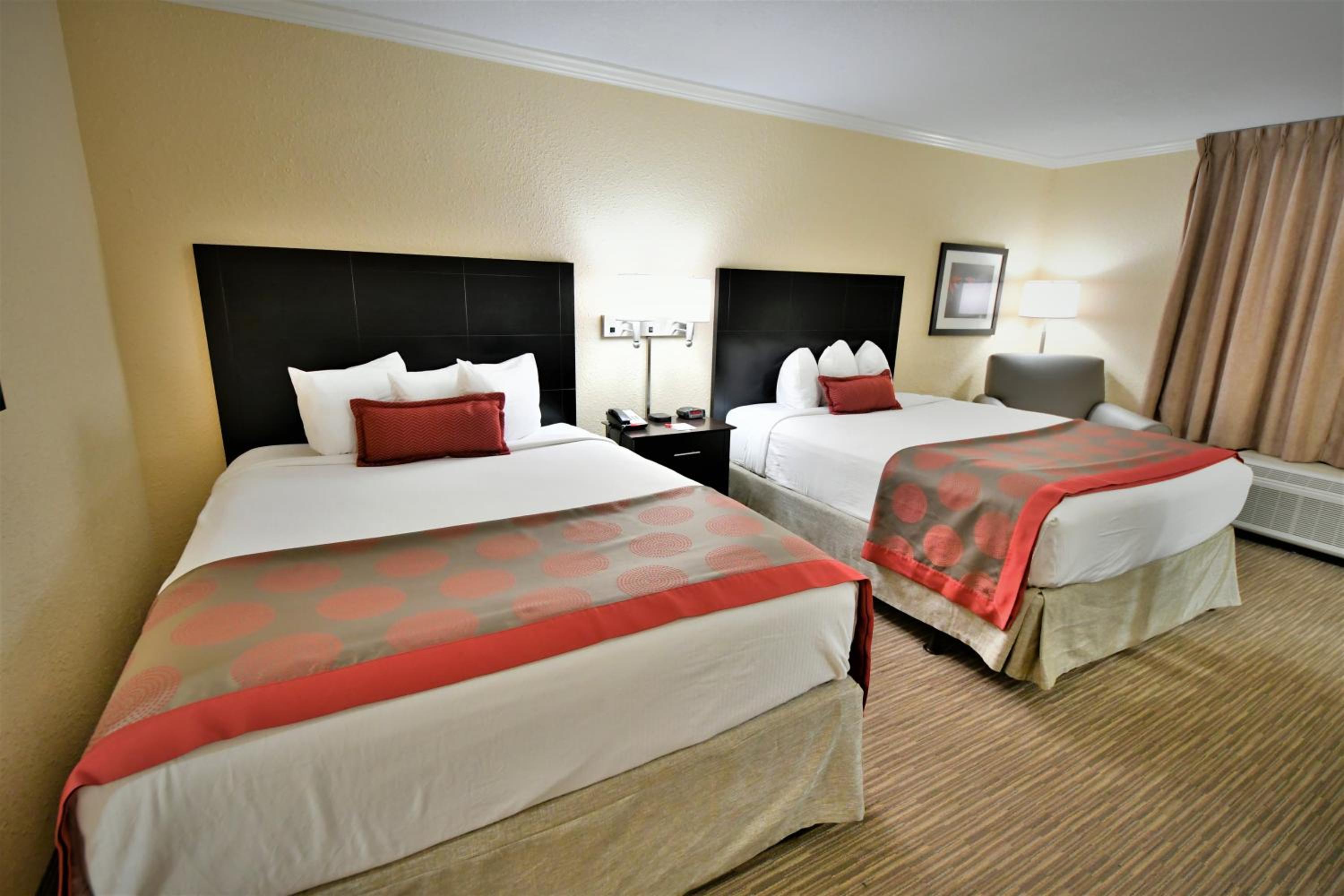 Queen Room with Two Queen Beds photo 2