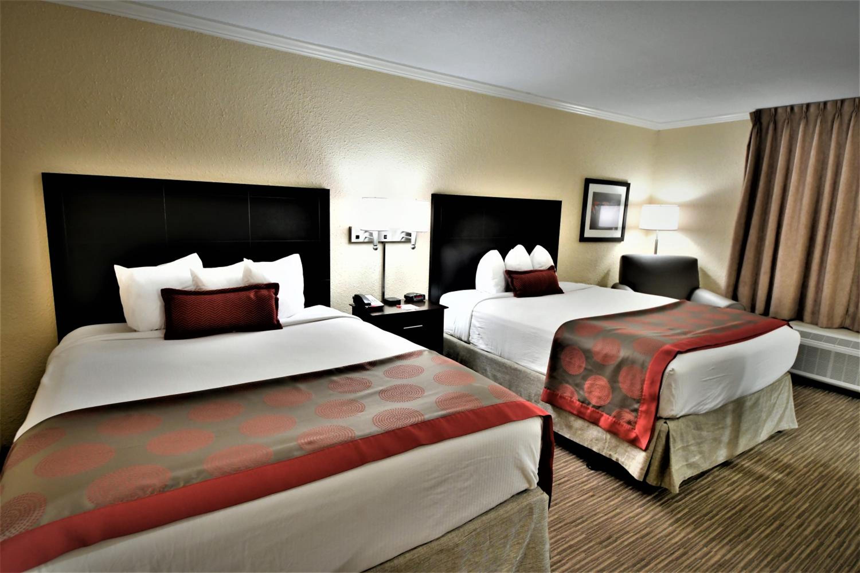 Queen Room with Two Queen Beds photo 1