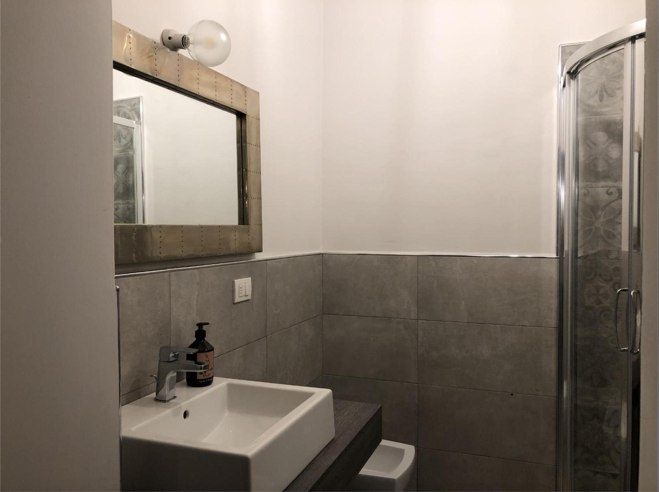 Double Room with Private Bathroom - Photo 3