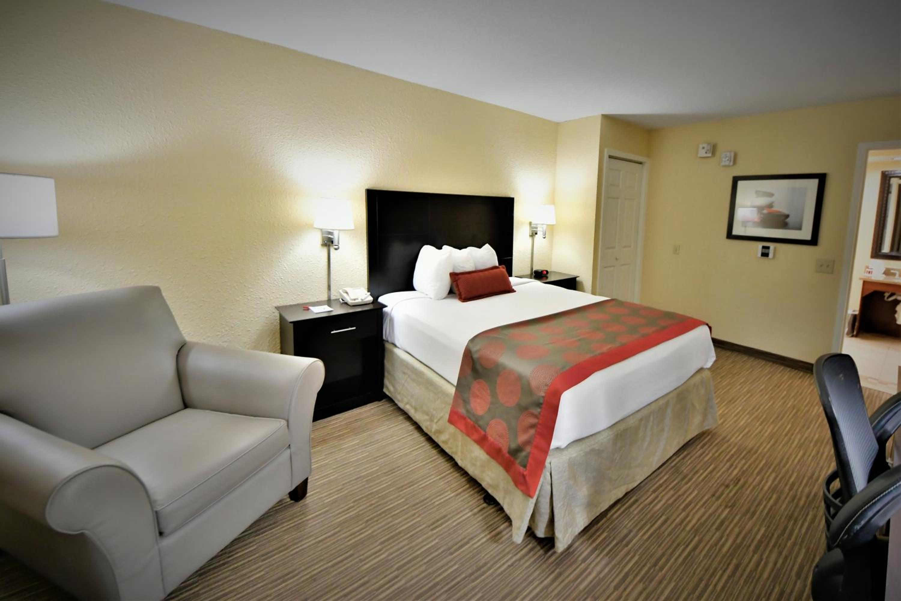 Queen Room with Mobility/Hearing Access - Non-Smoking photo 1
