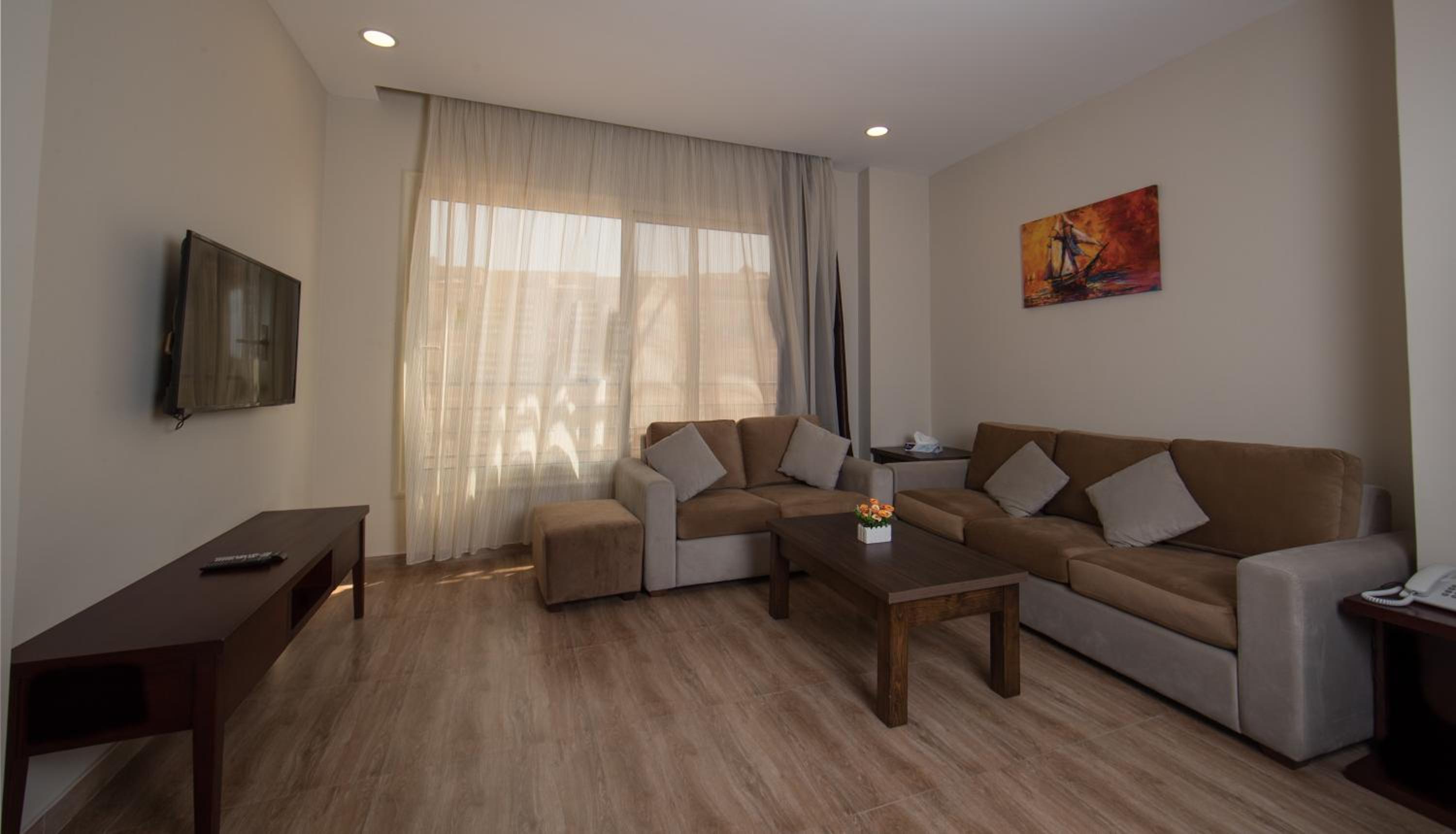 One-Bedroom Apartment with Pool and Golf View photo 3