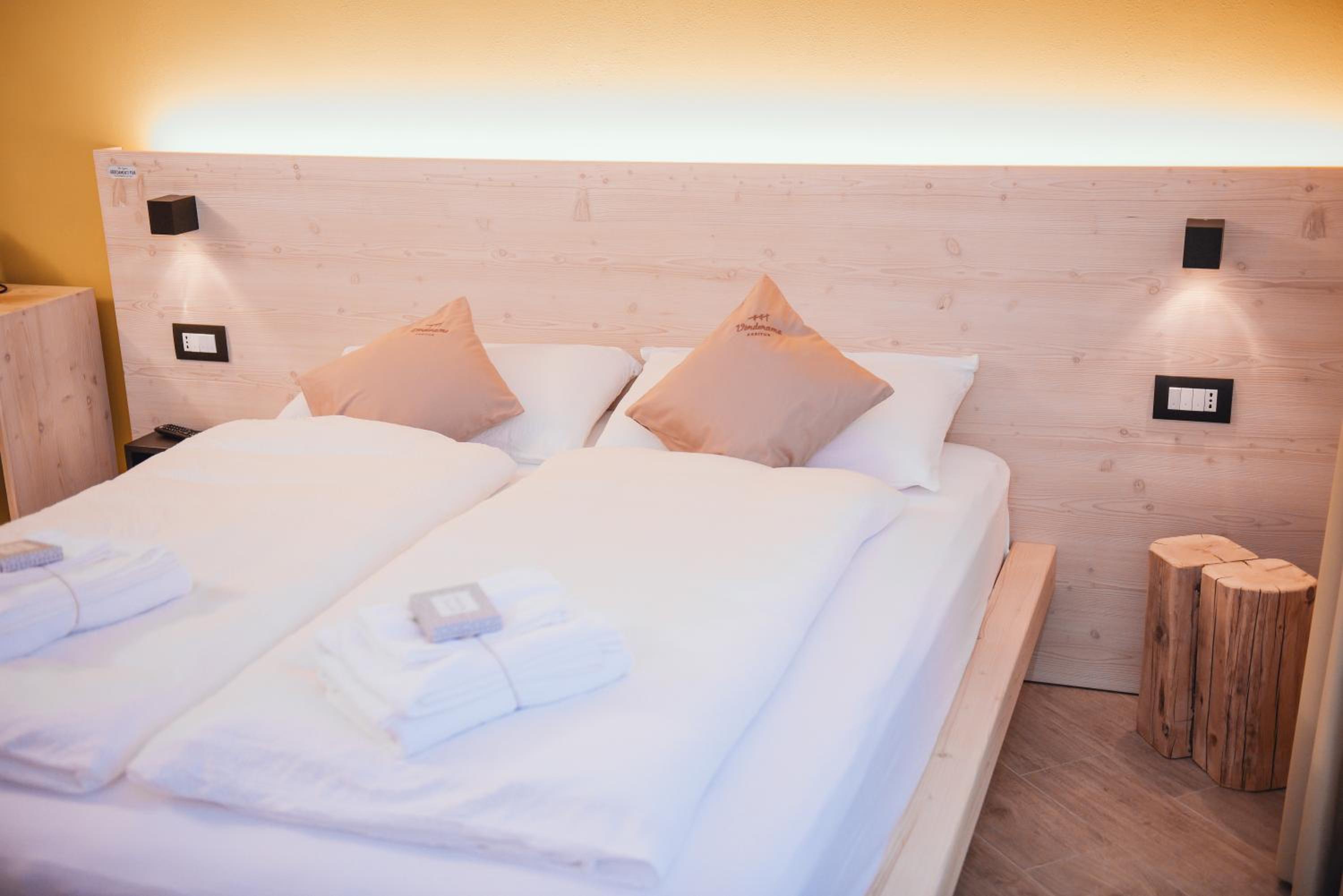 Deluxe Room - Photo 10