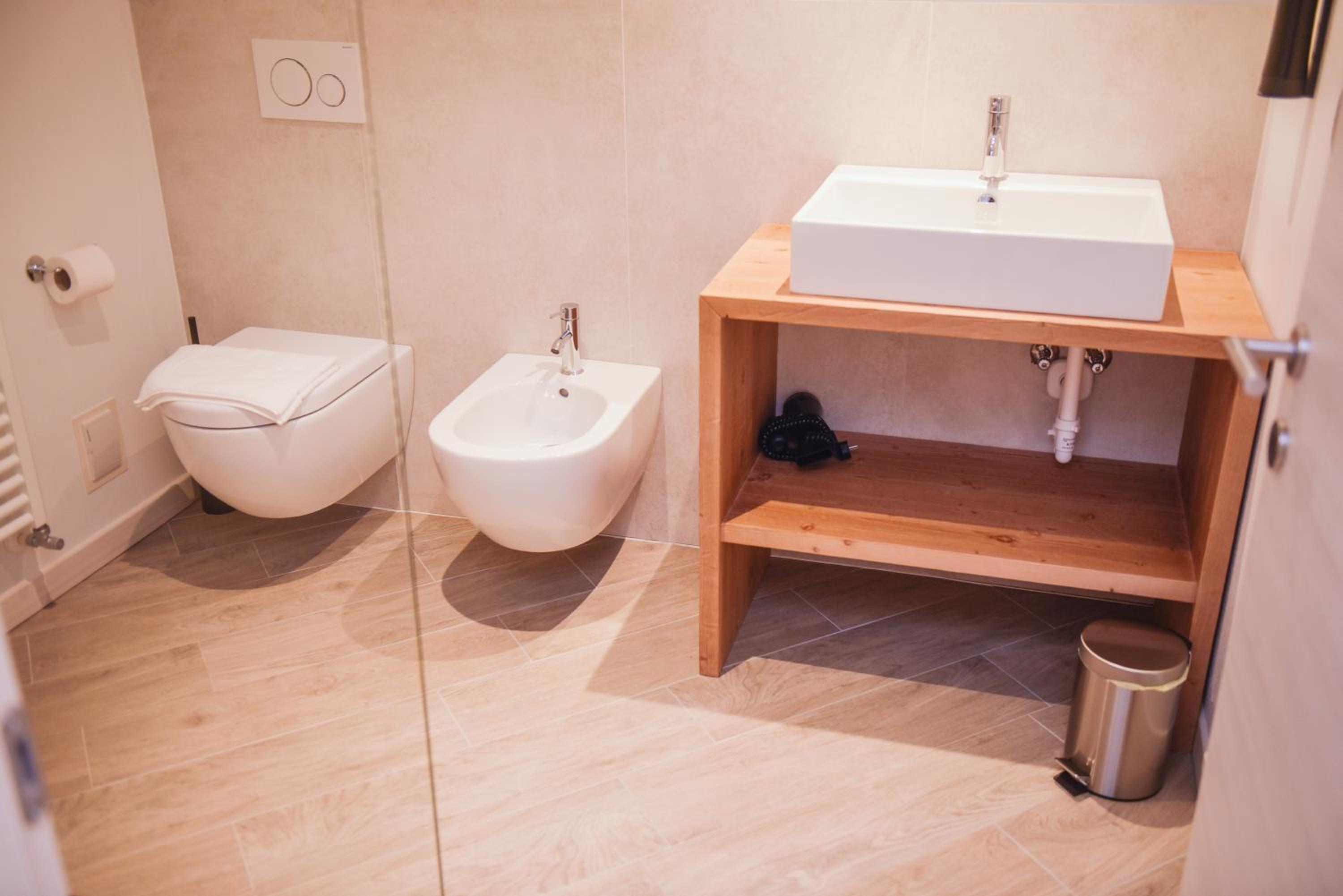 Deluxe Room - Photo 11