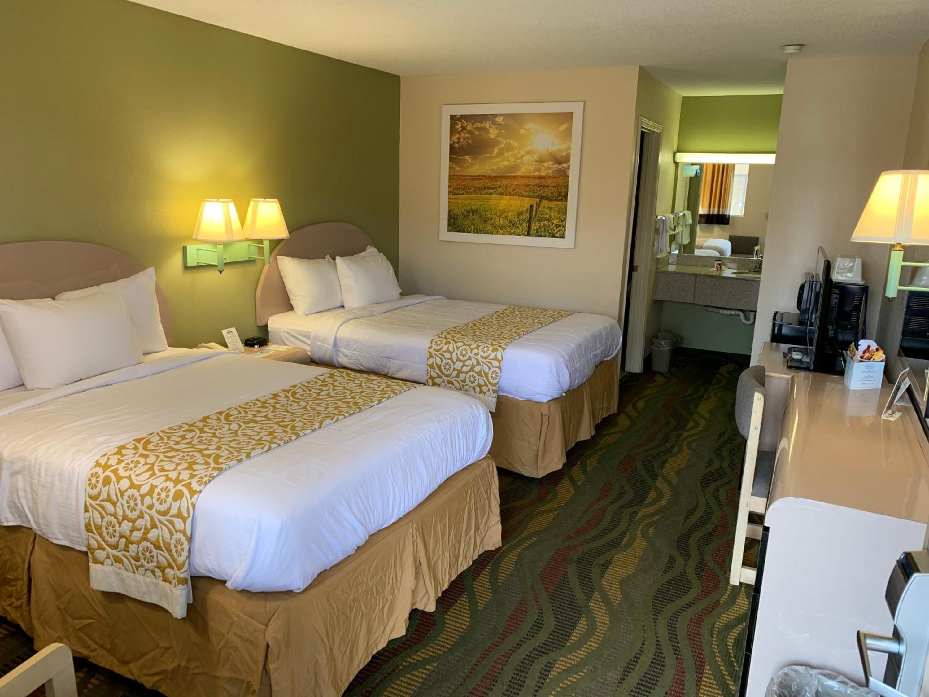 Double Room with Two Double Beds - Smoking - Photo 1