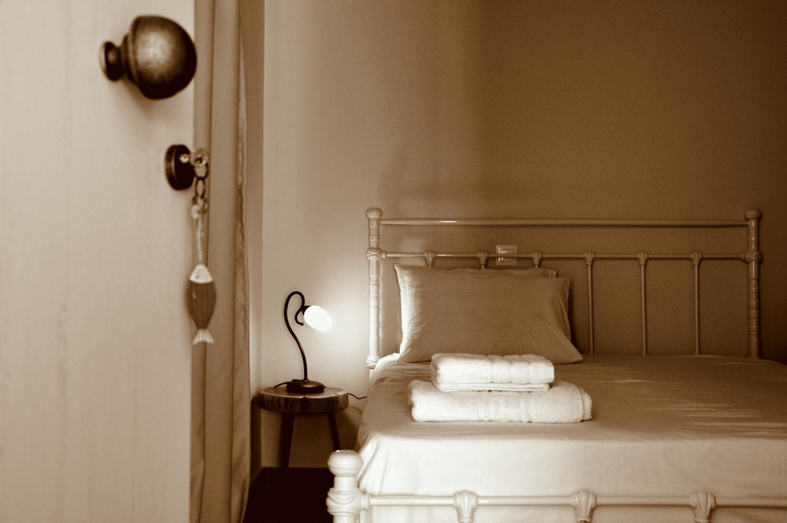 Double Room with Sea View - Photo 4