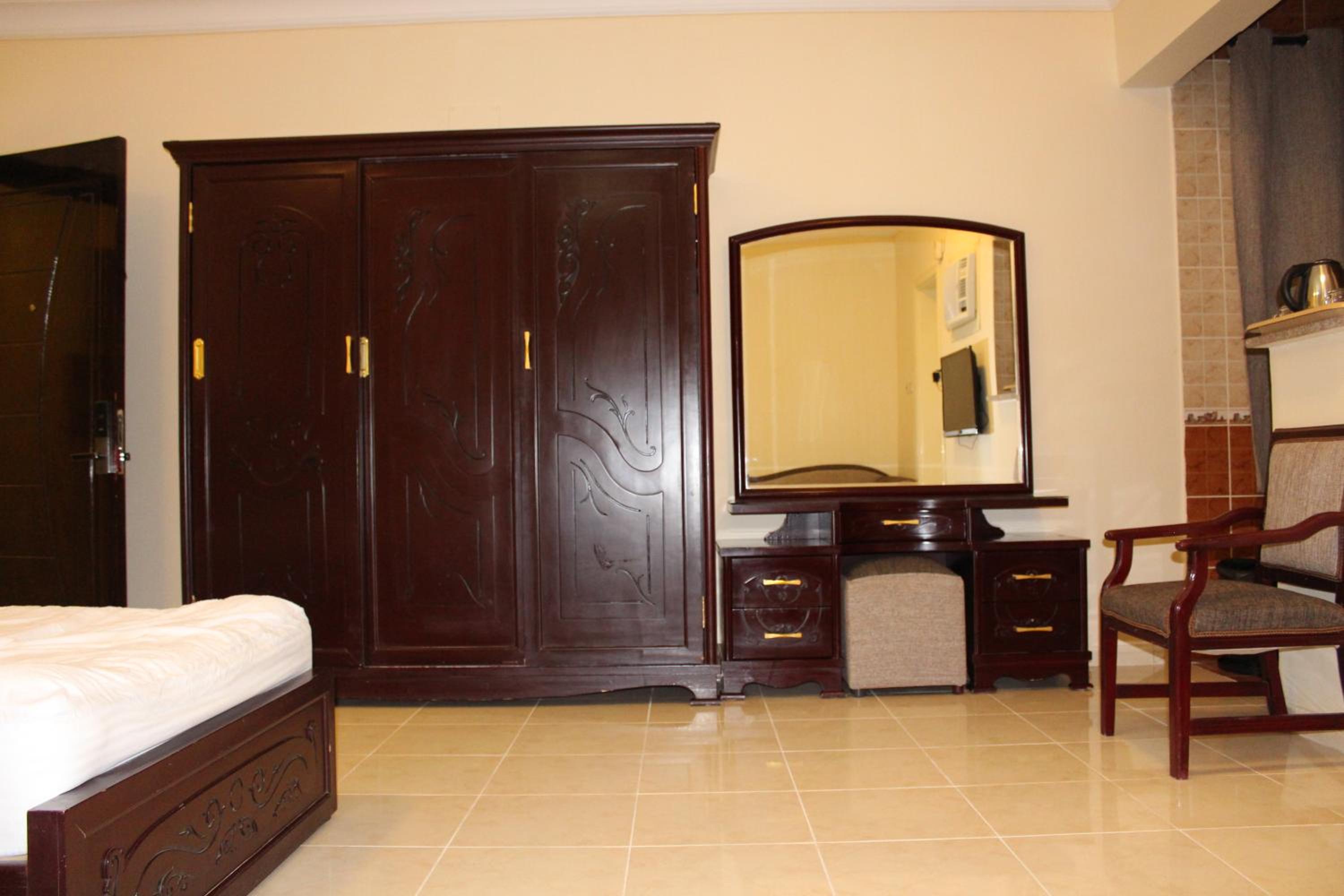 Studio With Private Bathroom photo 3