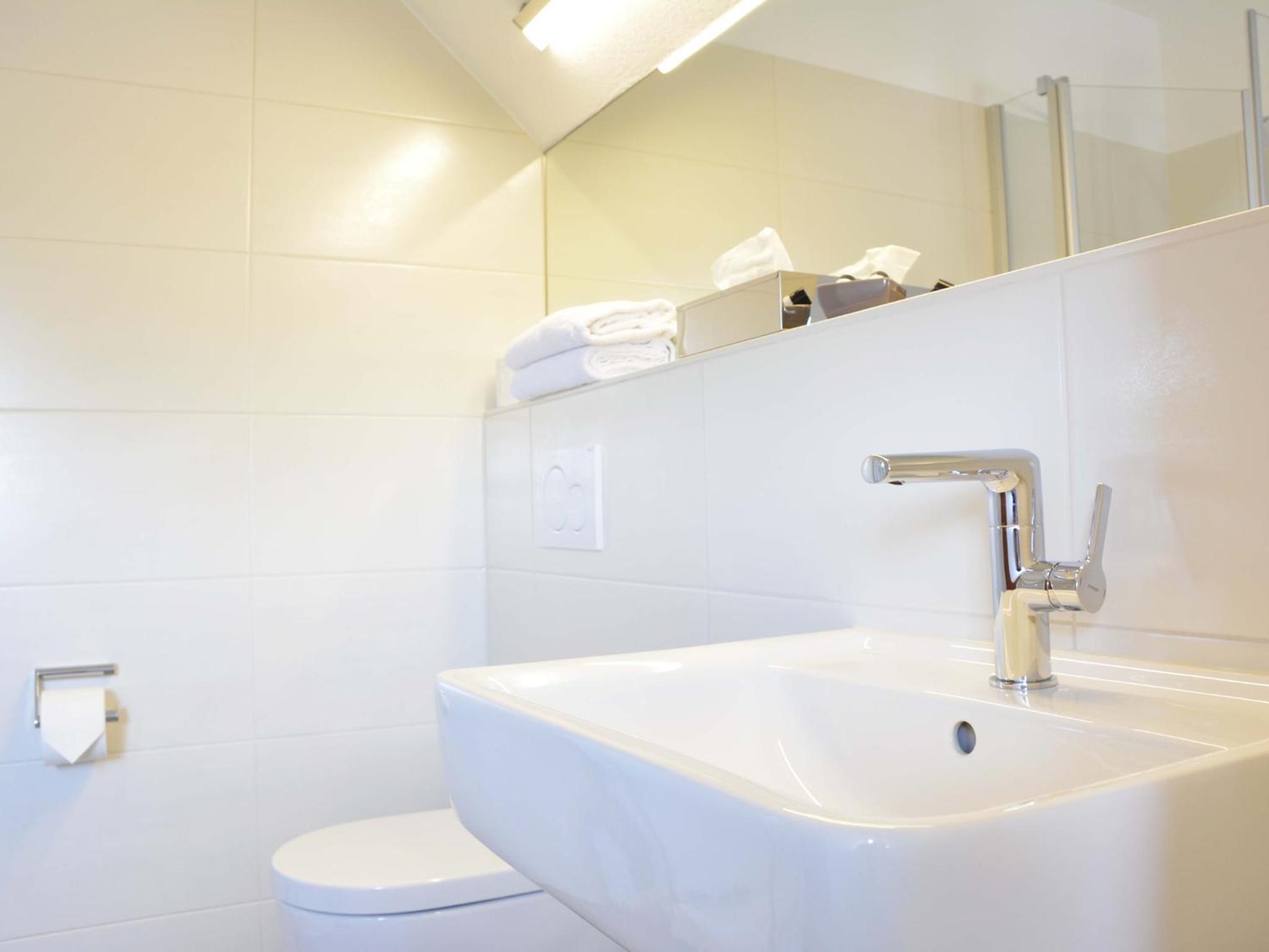 Standard Double or Twin Room - Photo 10