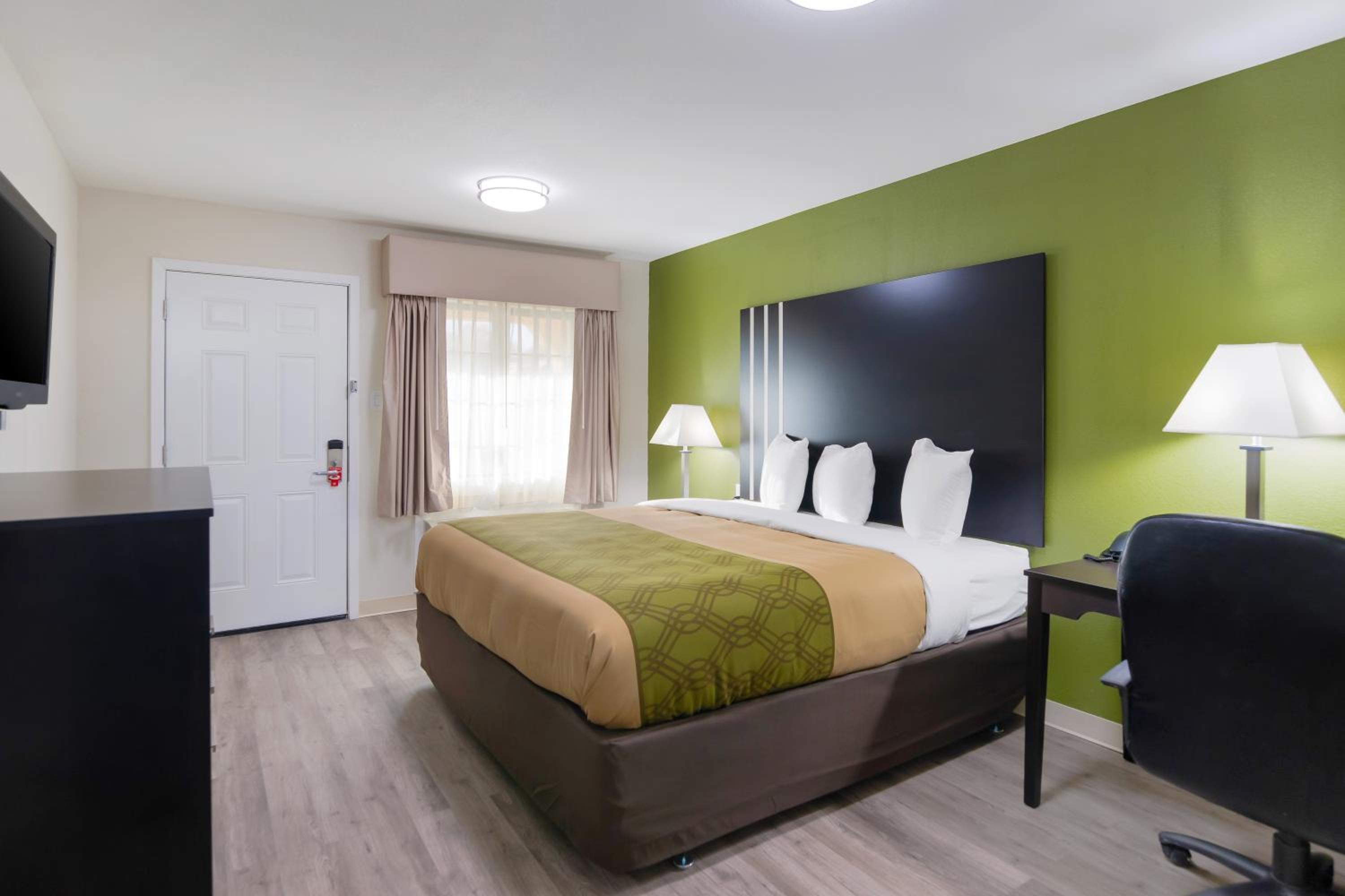 Queen Room with Two Queen Beds - Smoking