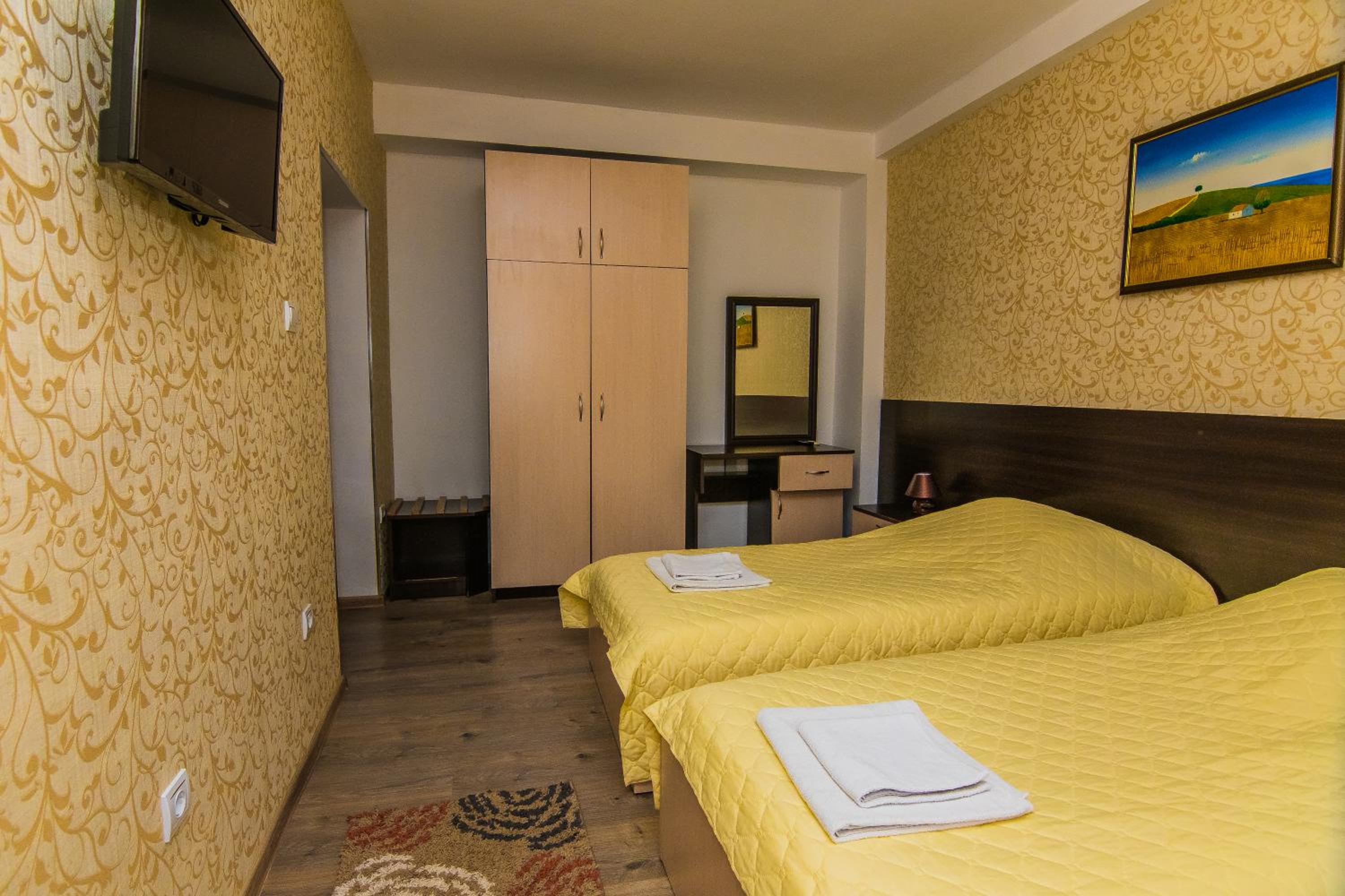 Twin Room - Photo 1