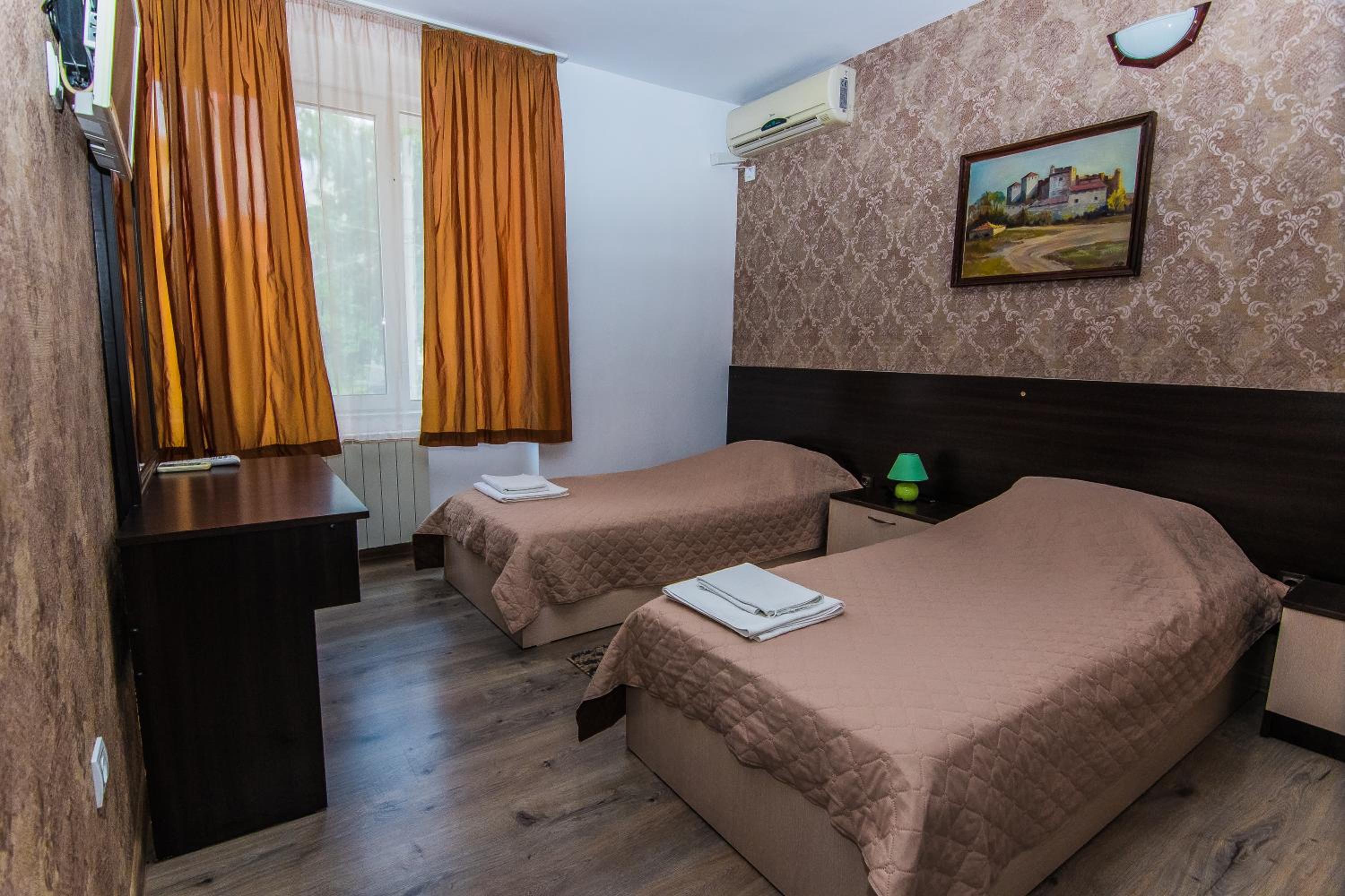 Twin Room - Photo 7
