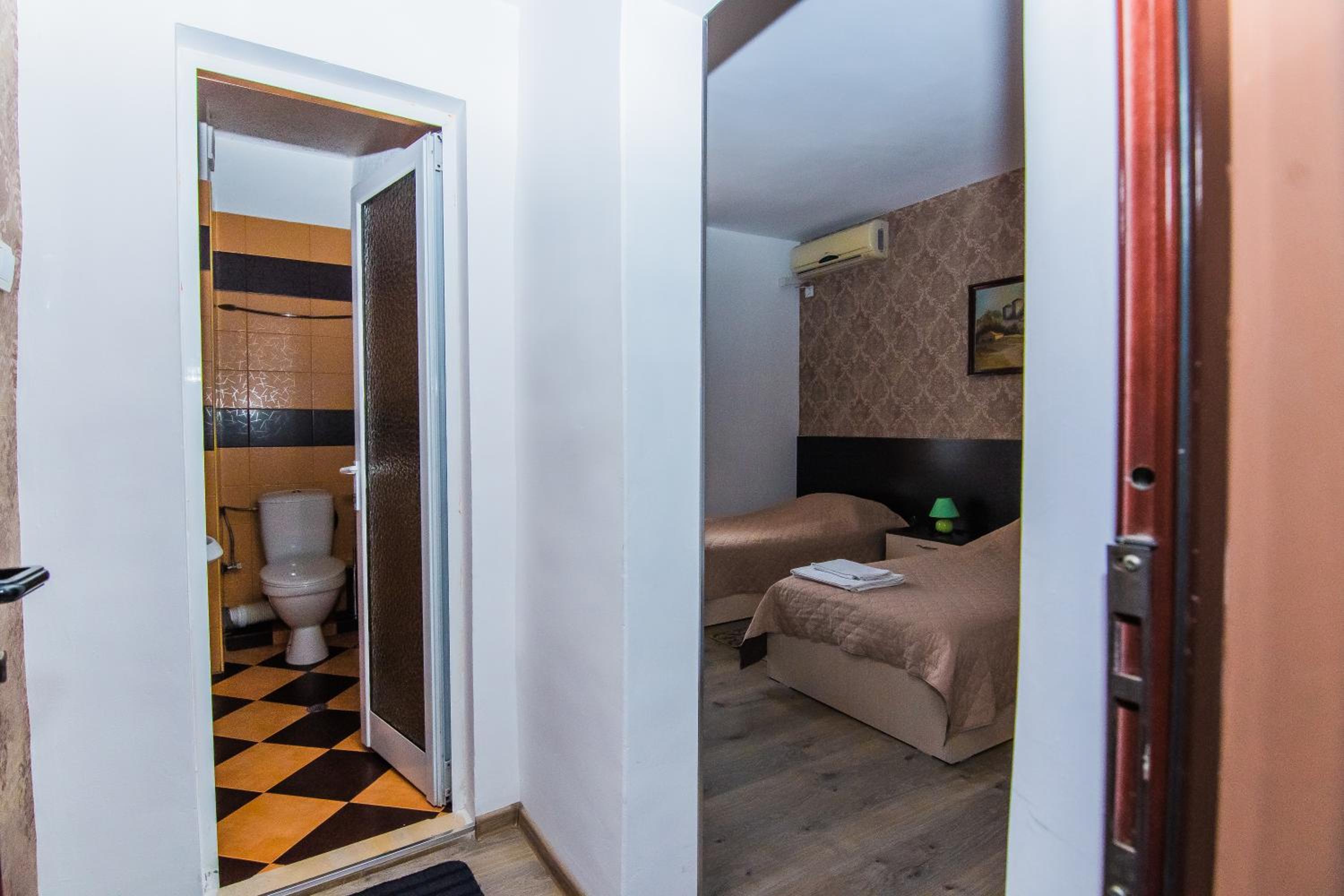 Twin Room - Photo 3