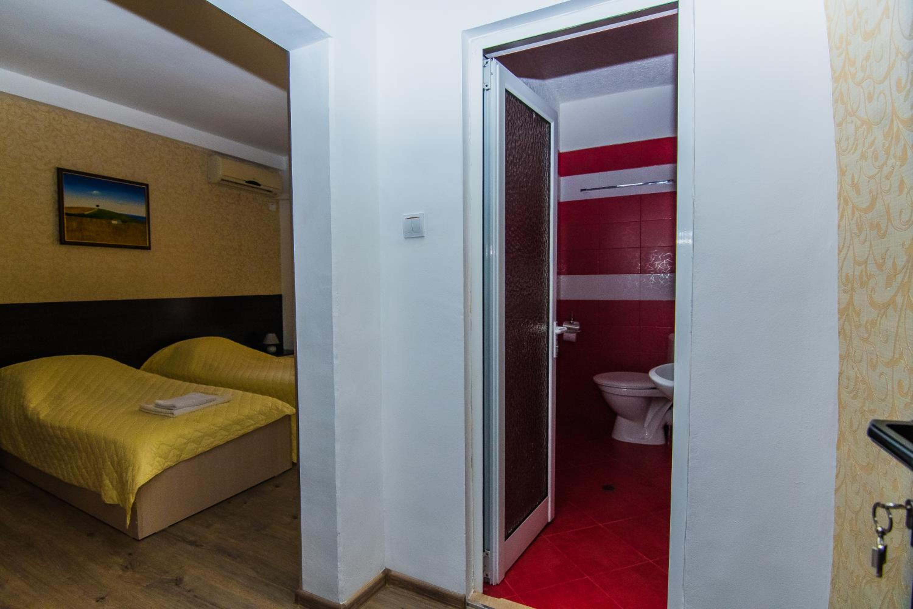 Twin Room - Photo 8