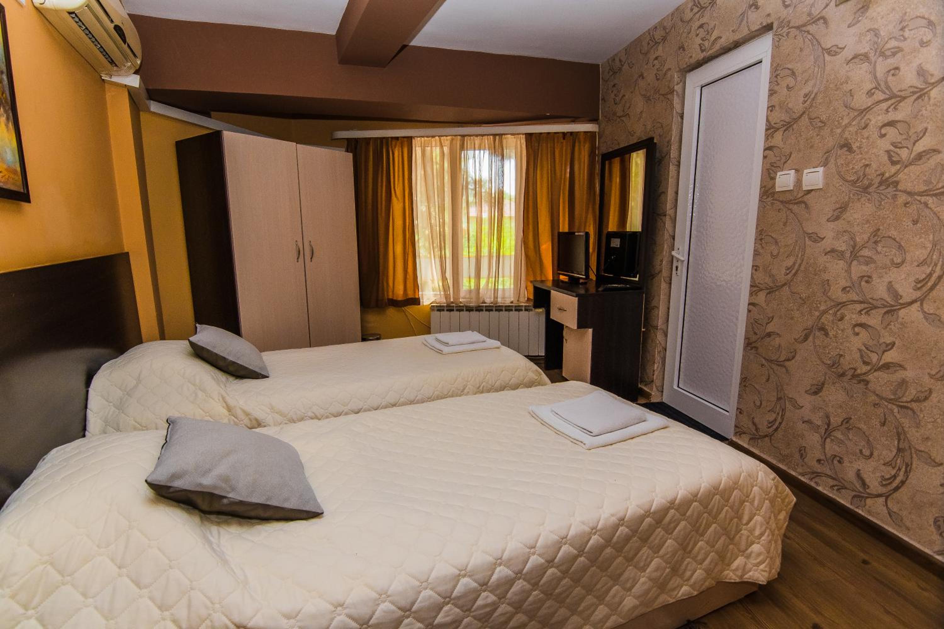 Twin Room - Photo 4