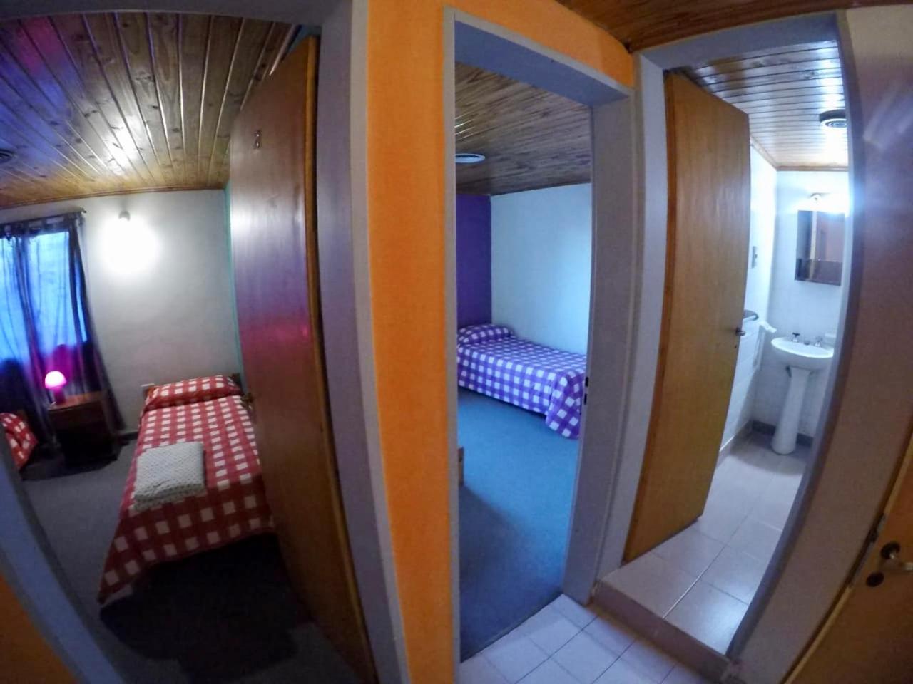 Standard Twin Room with Shared Bathroom photo 2