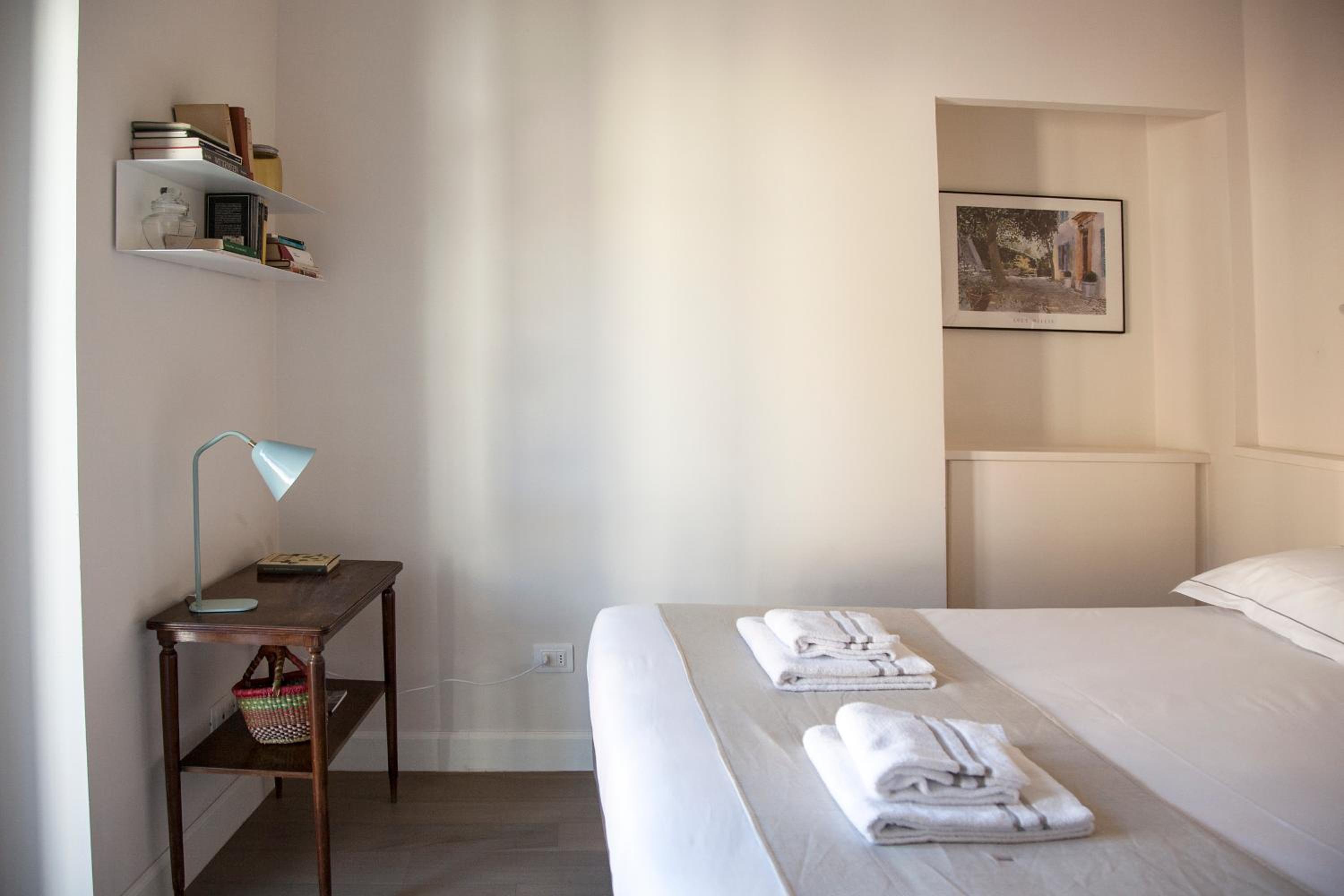 Apartment with Balcony photo 3