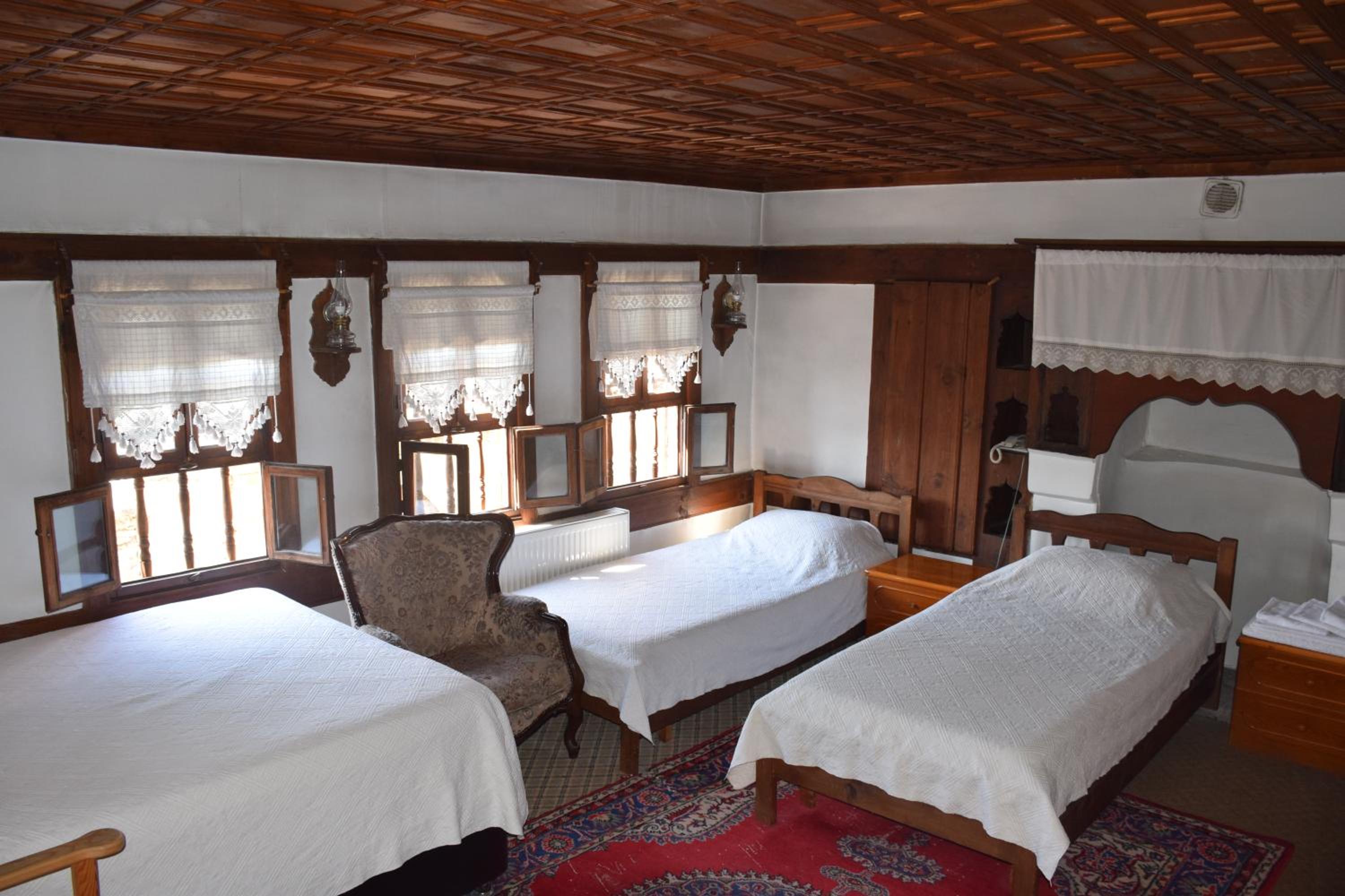 Standard Triple Room photo 2