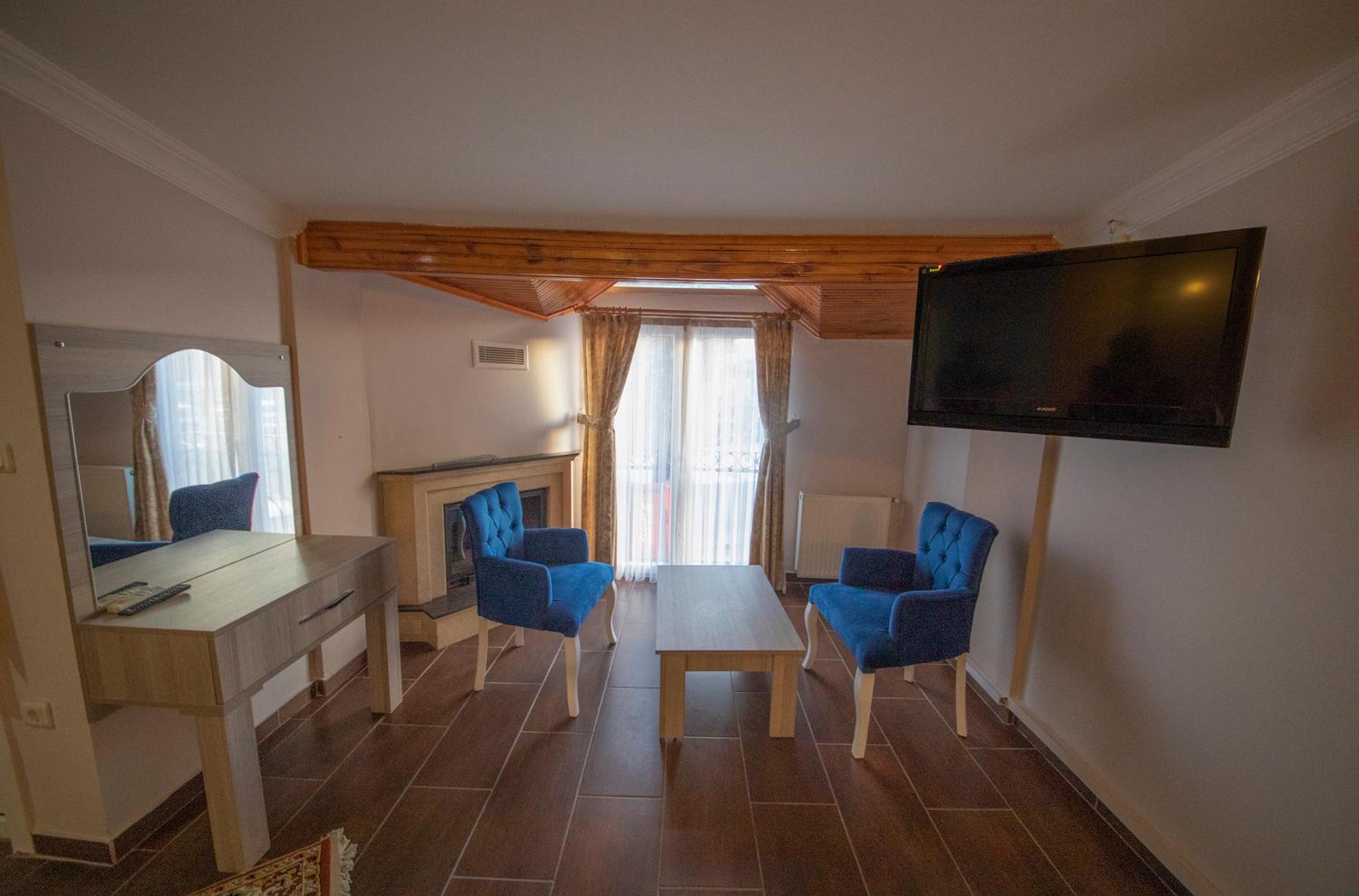 Double Room - Photo 11