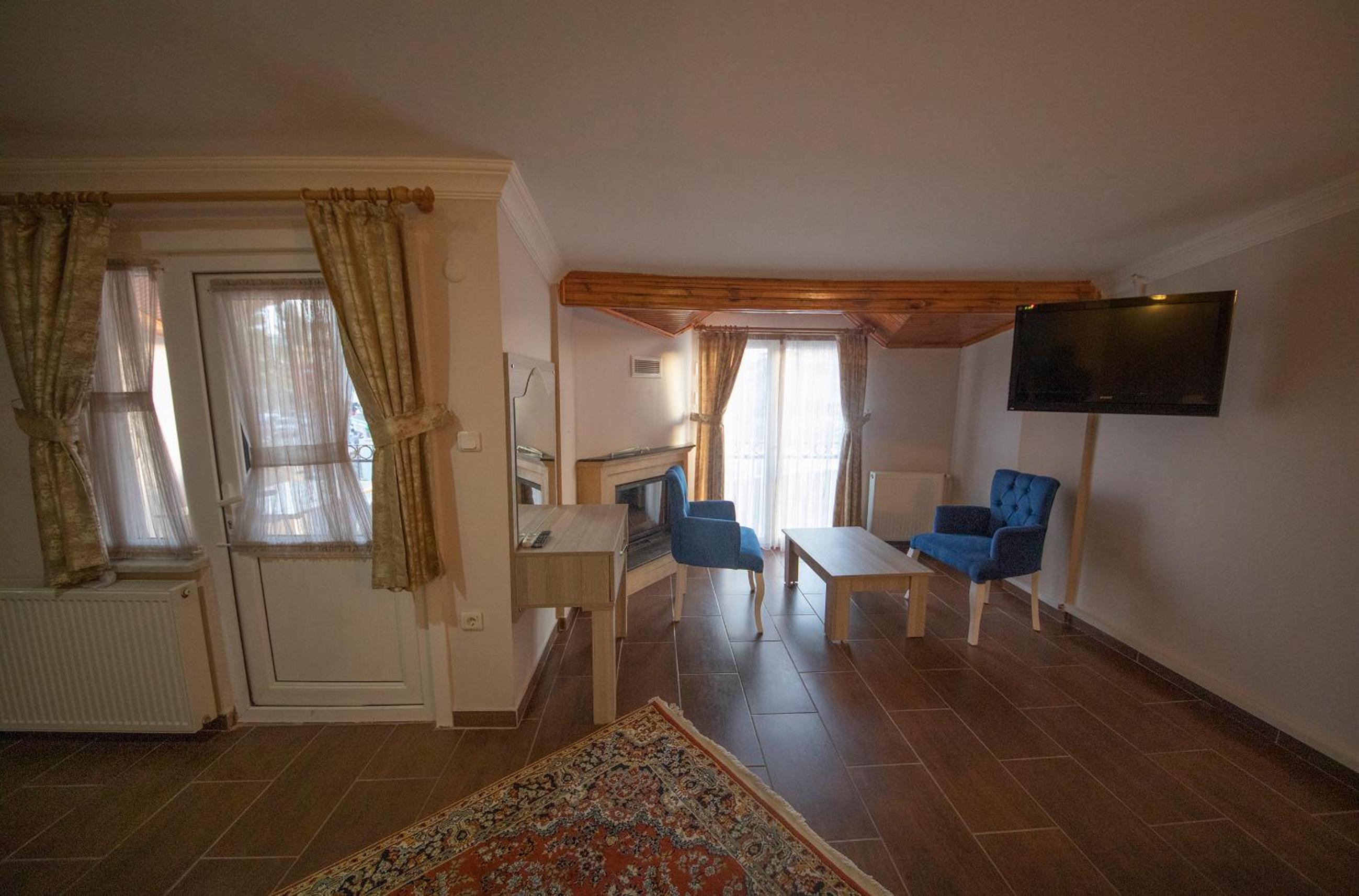 Double Room - Photo 10