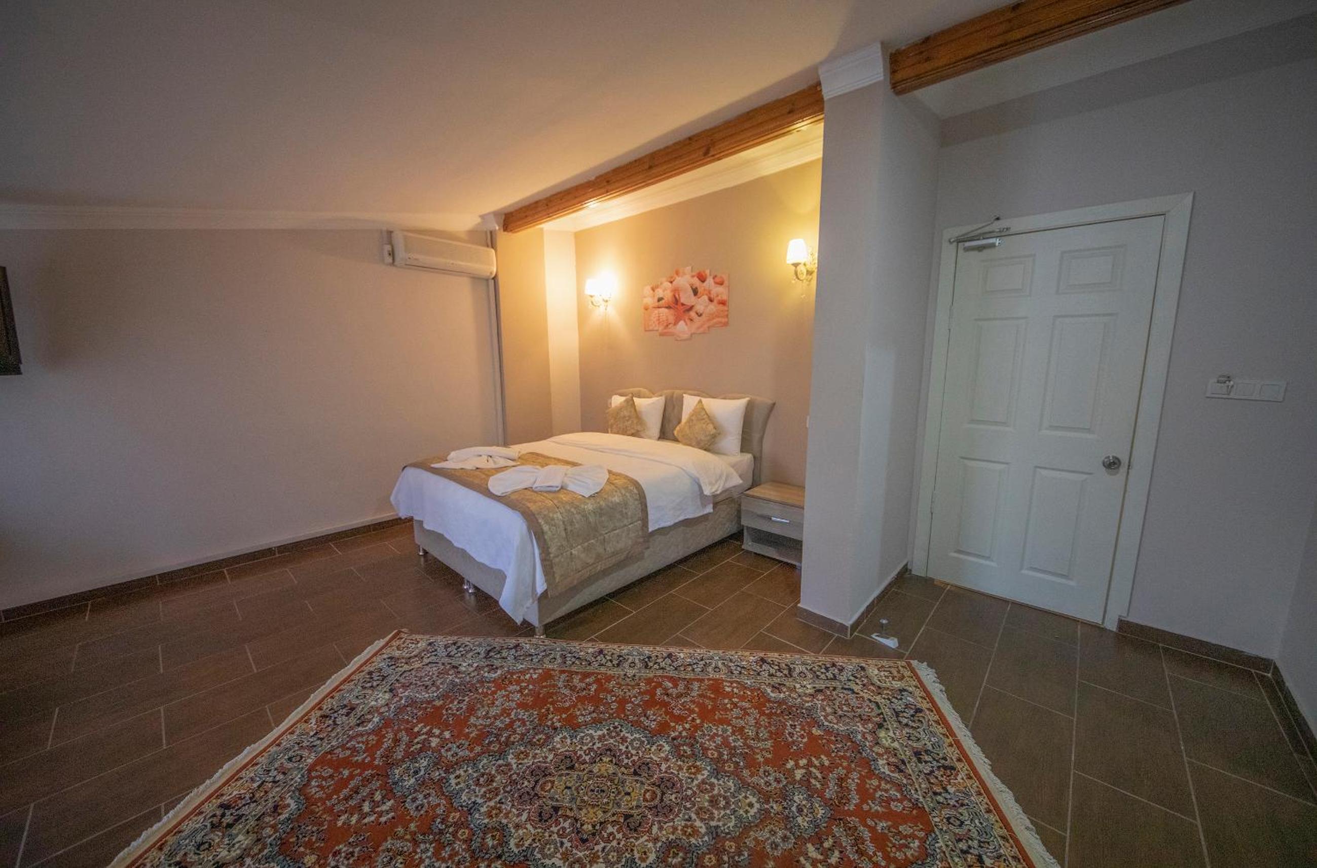 Double Room - Photo 9