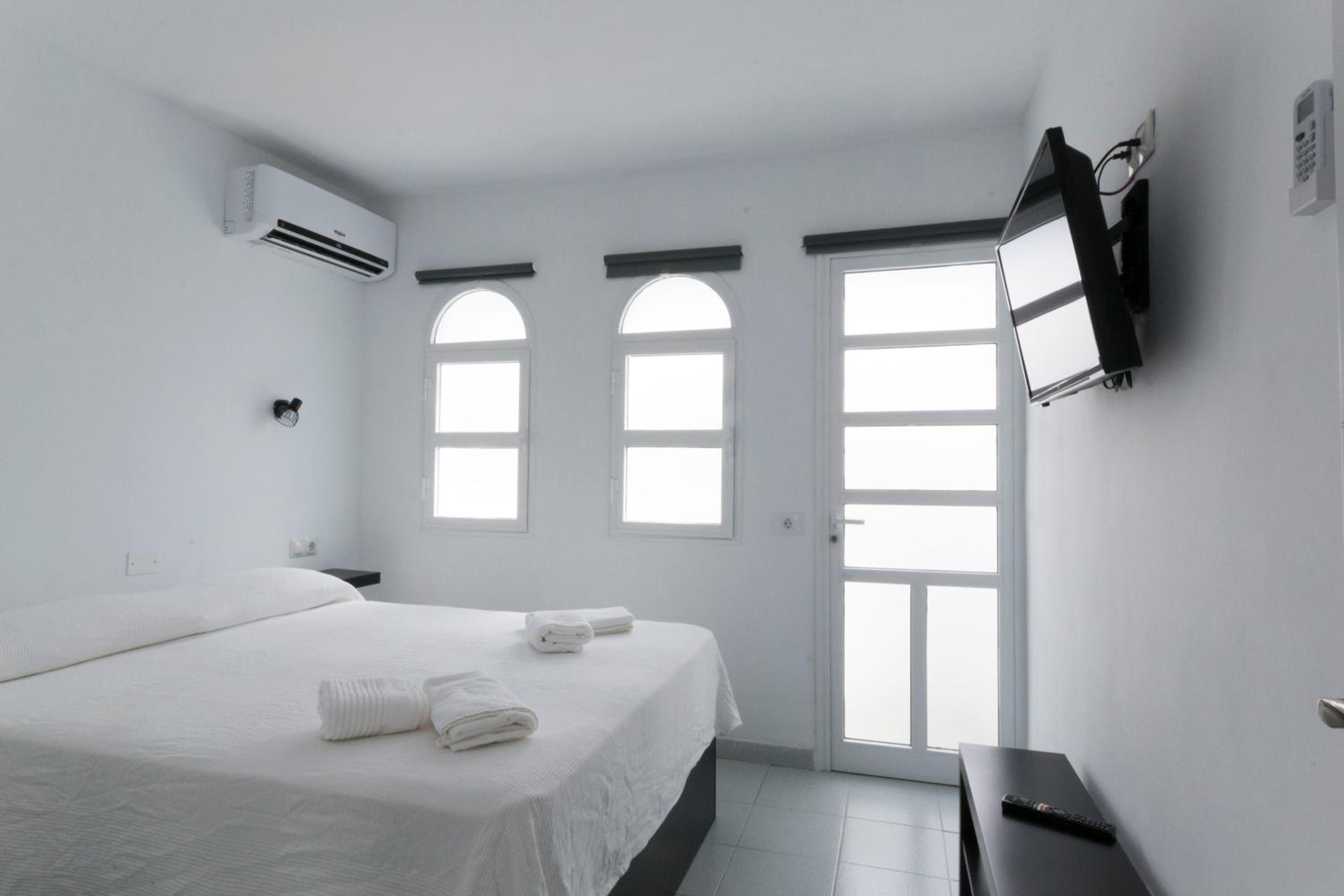 One-Bedroom House - Photo 13