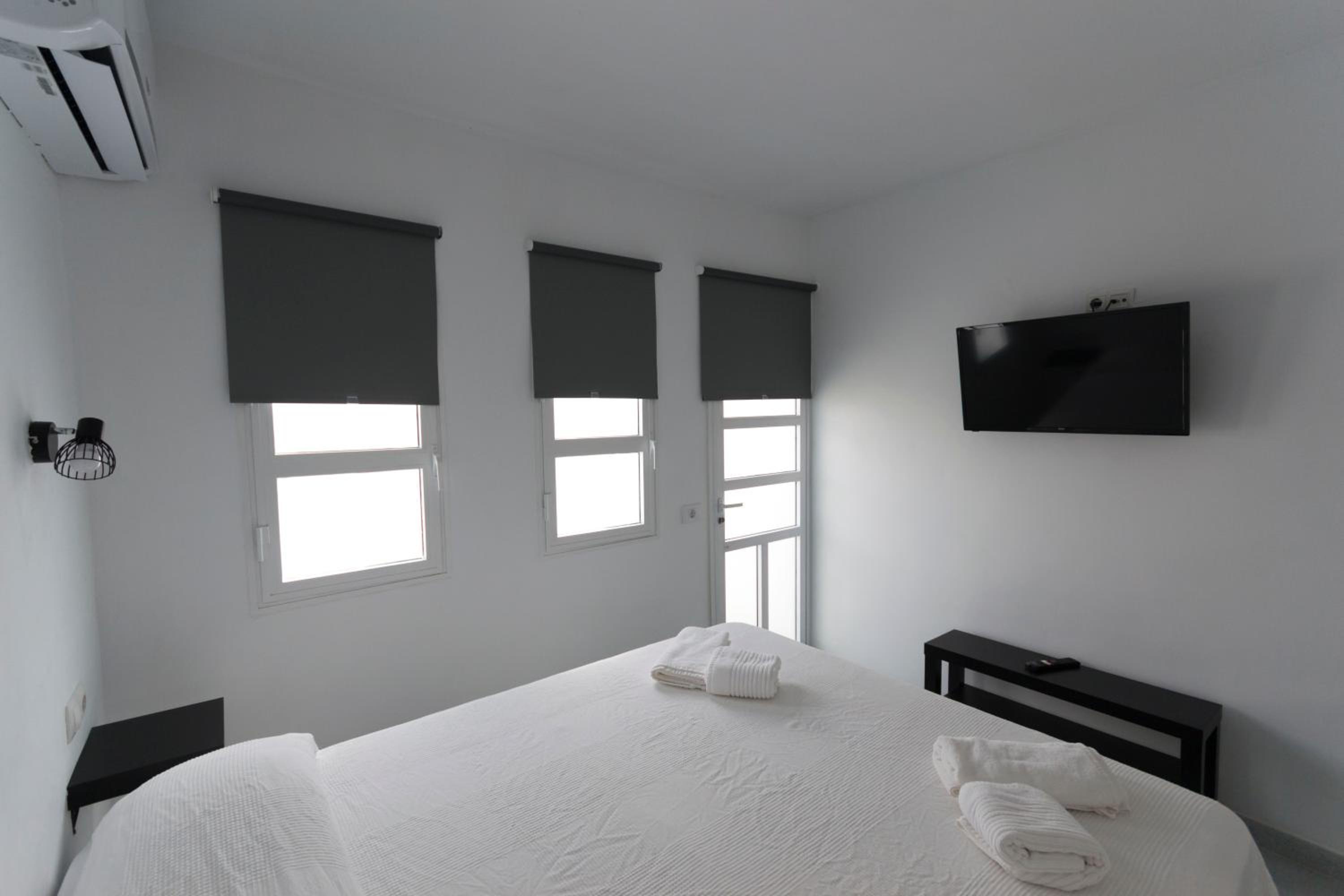 One-Bedroom House - Photo 14