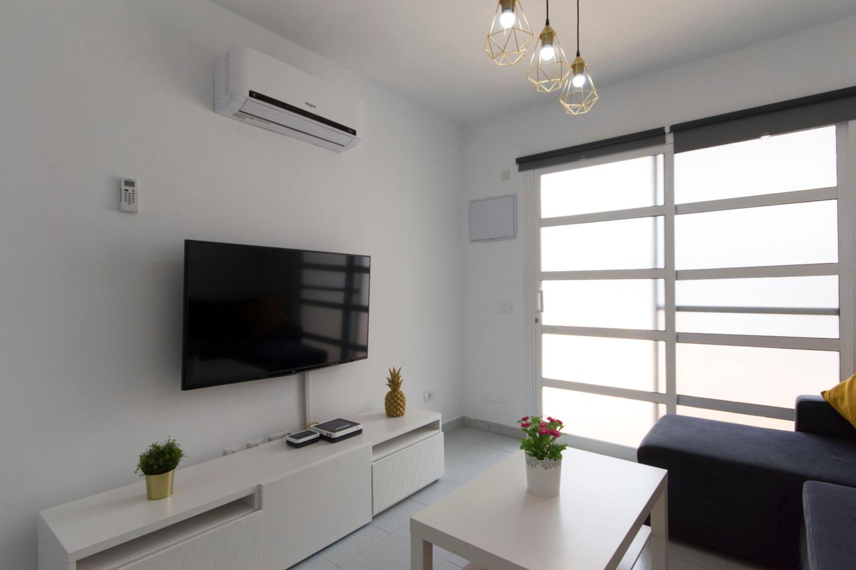 One-Bedroom House - Photo 17