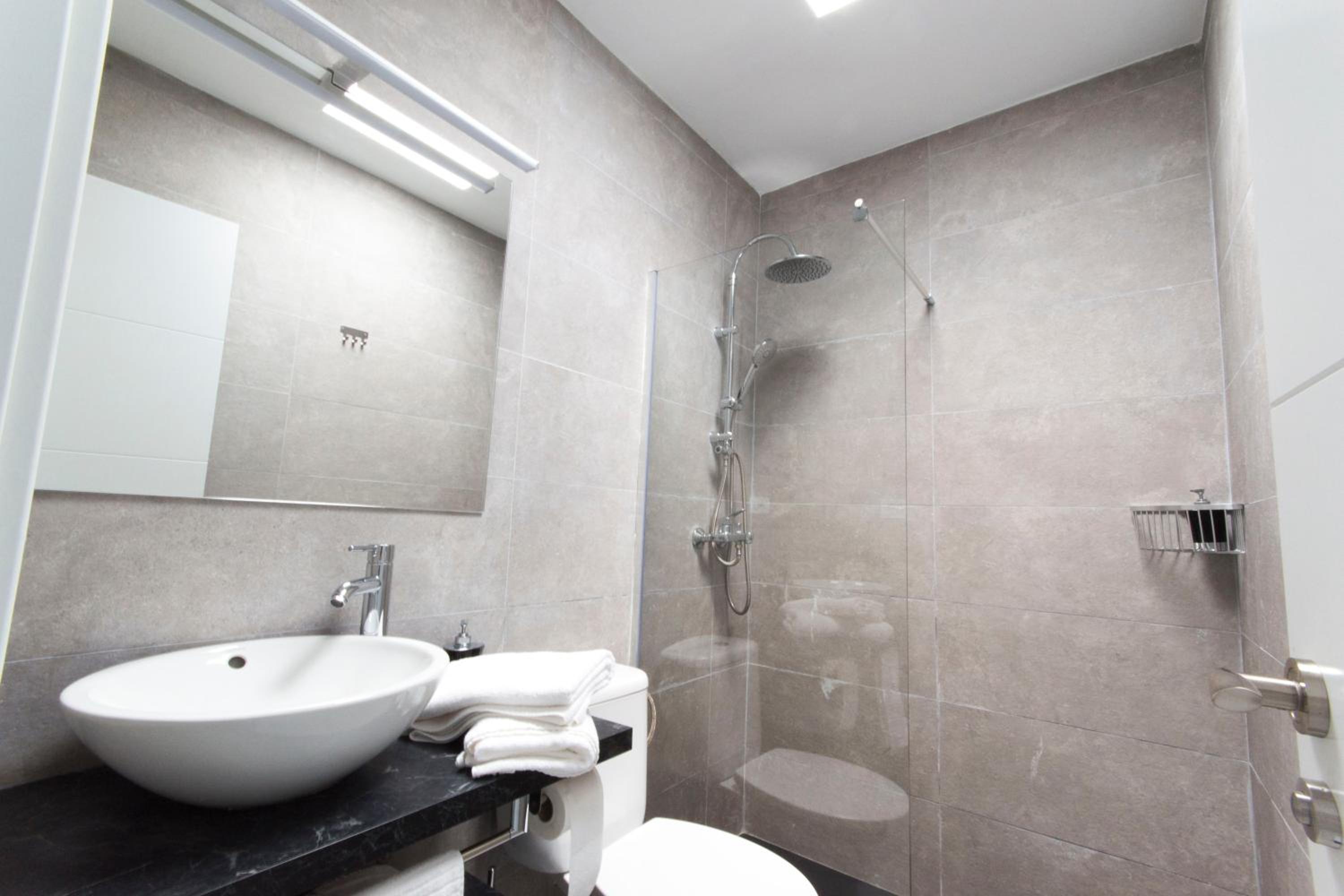 One-Bedroom House - Photo 18