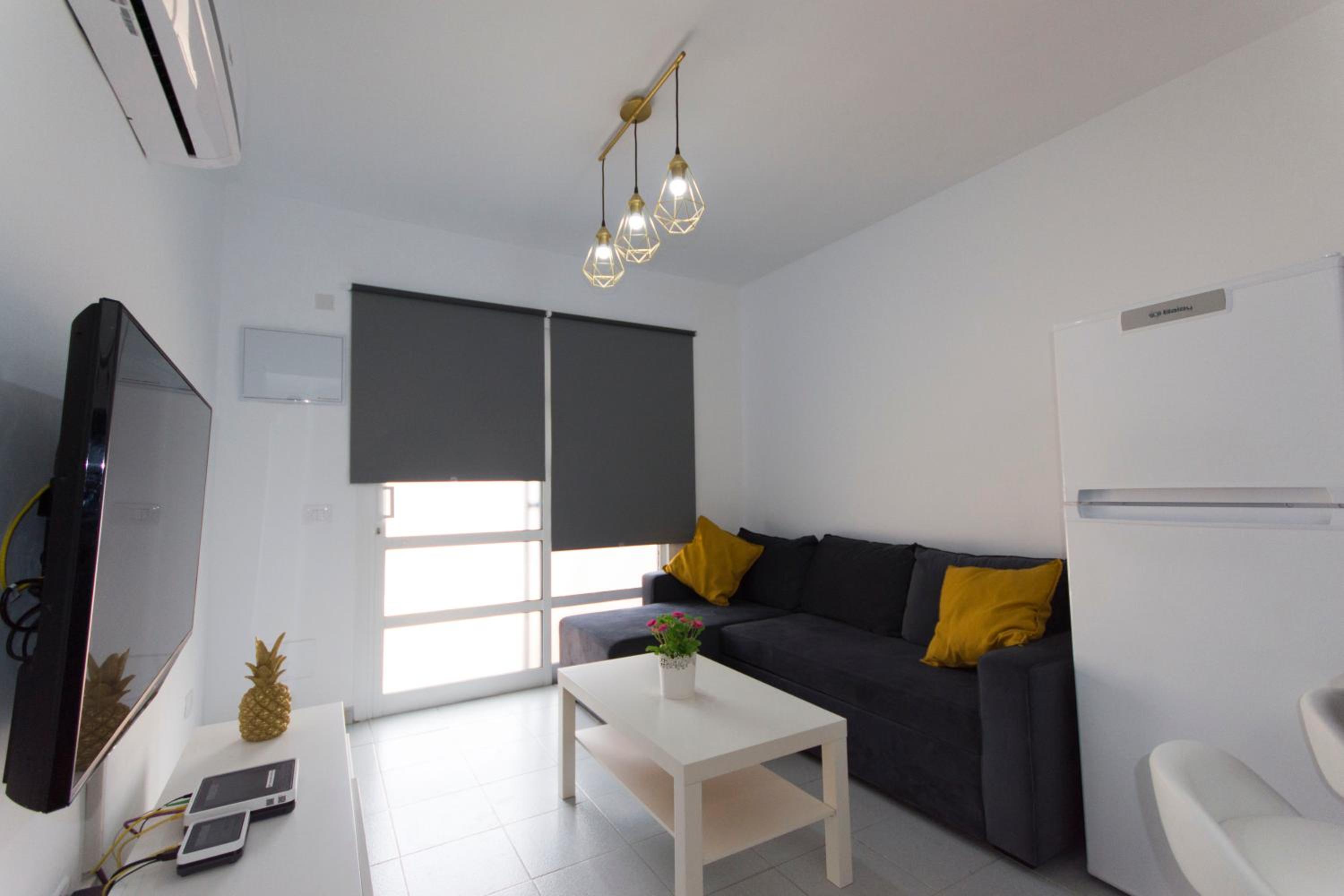 One-Bedroom House - Photo 7
