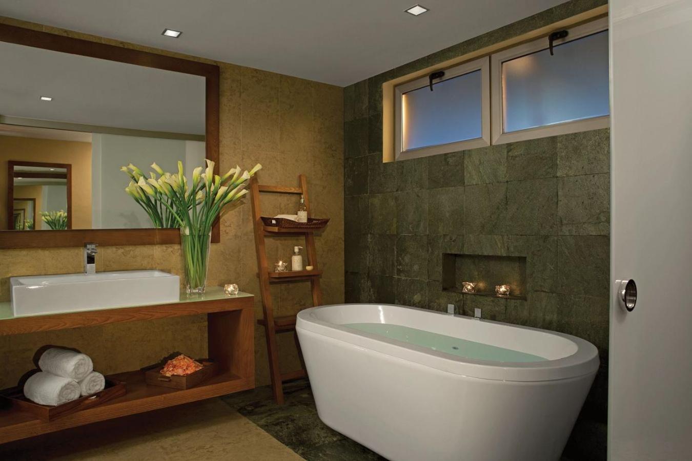 Preferred Club Junior Suite Beach Front King