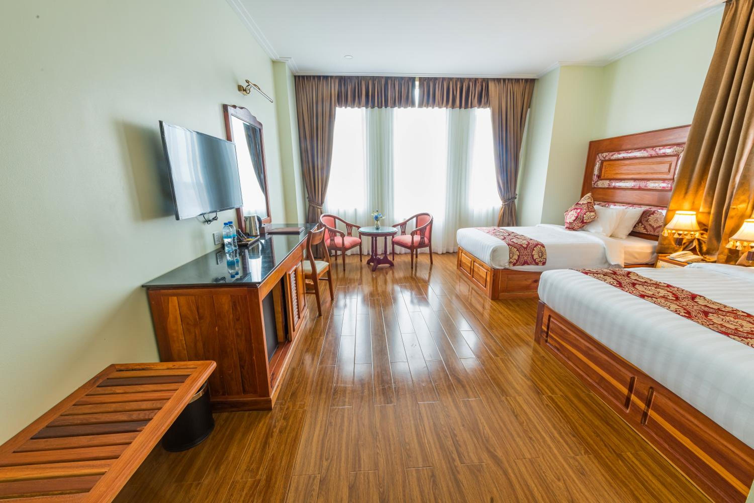 Deluxe Double or Twin Room with City View - Photo 6
