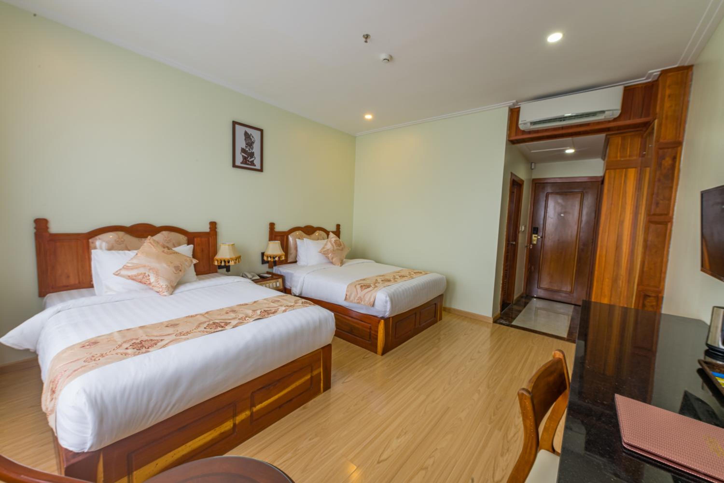 Superior Double or Twin Room with City View - Photo 5