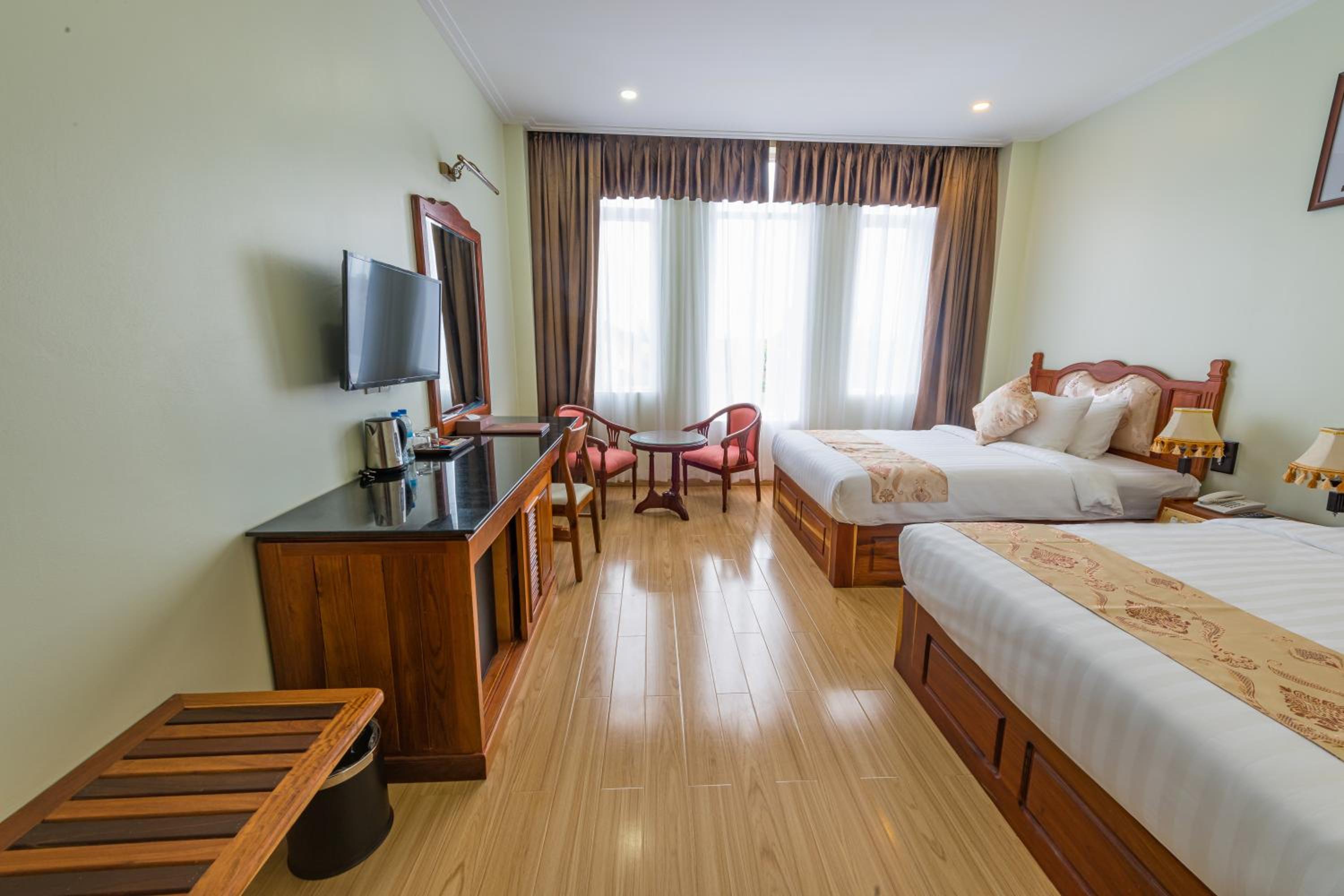 Superior Double or Twin Room with City View - Photo 3