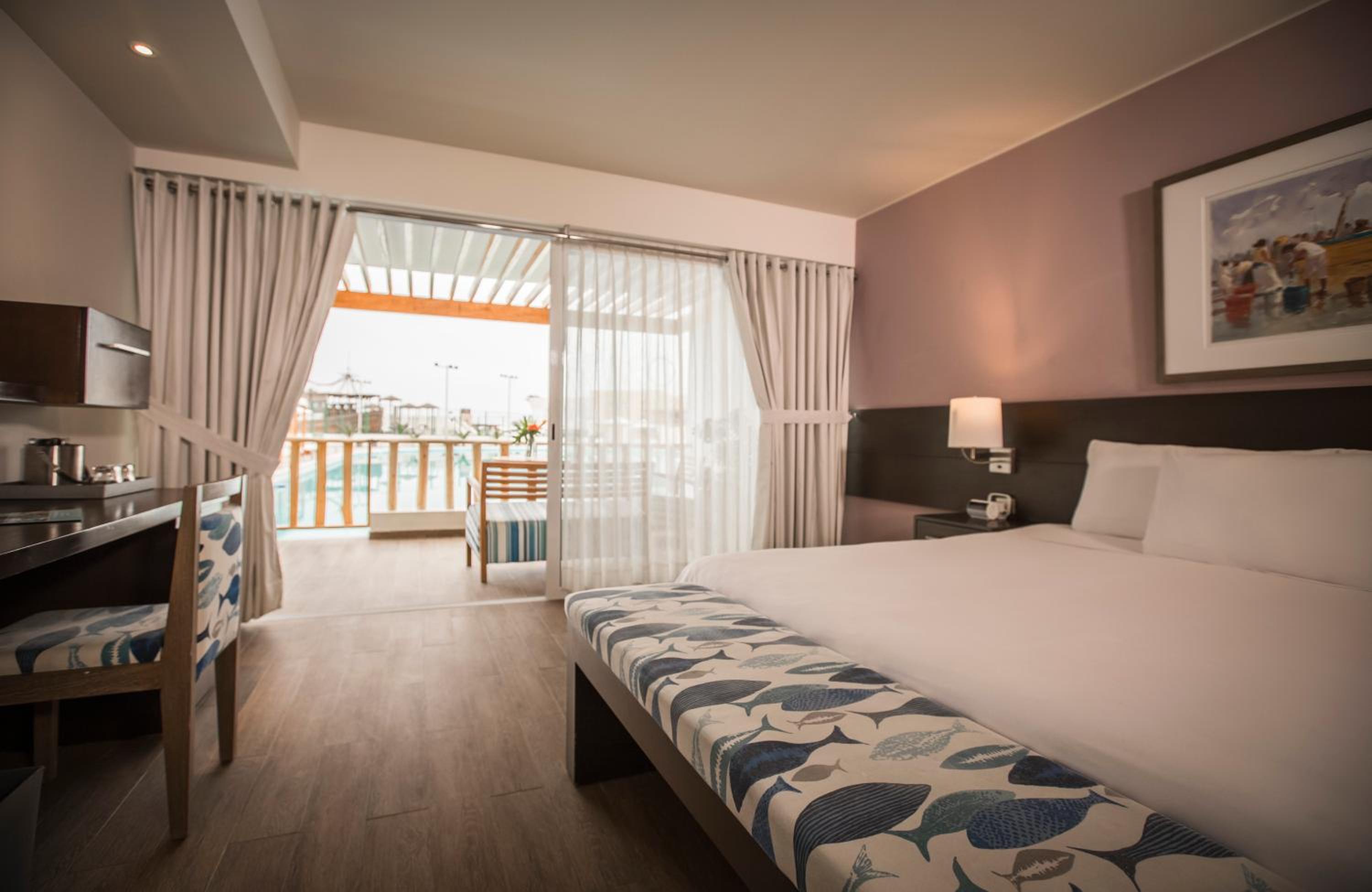 Deluxe Room with Two Queen Beds and Pool Access photo 2