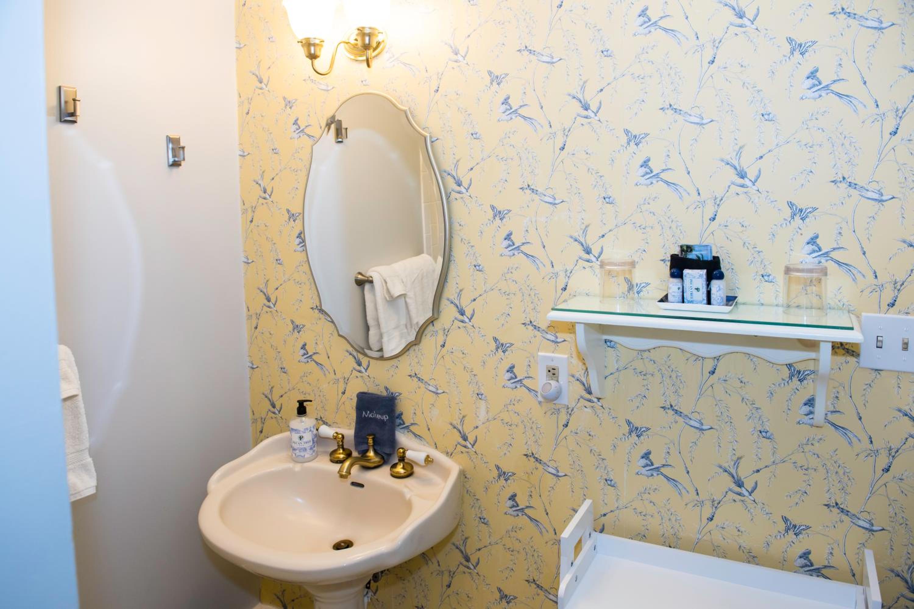 Queen Suite photo 2
