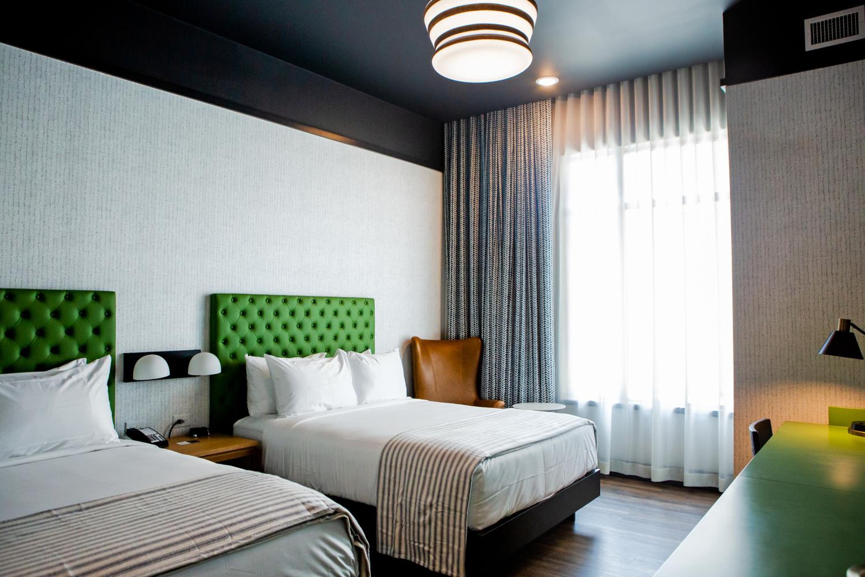 2 Queen Beds, Deluxe Mobility and Hearing Impaired Accessible Room, Non-Smoking - Photo 1