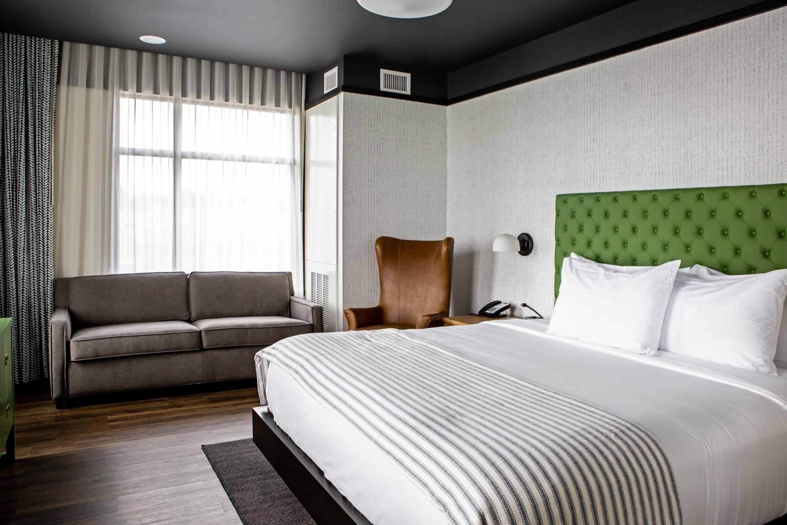 Deluxe King Room - Photo 1