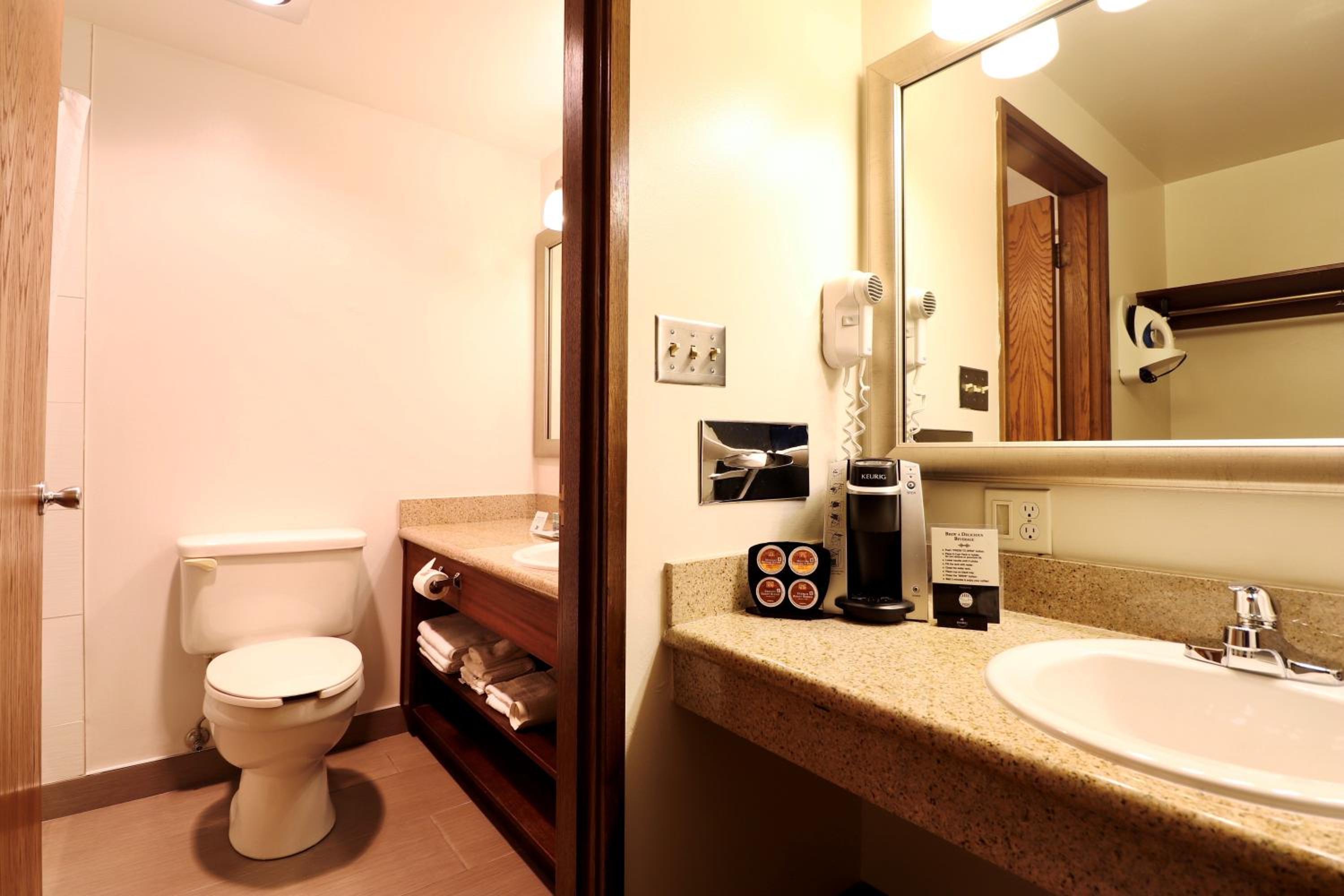 King Room - Non-Smoking - Photo 2