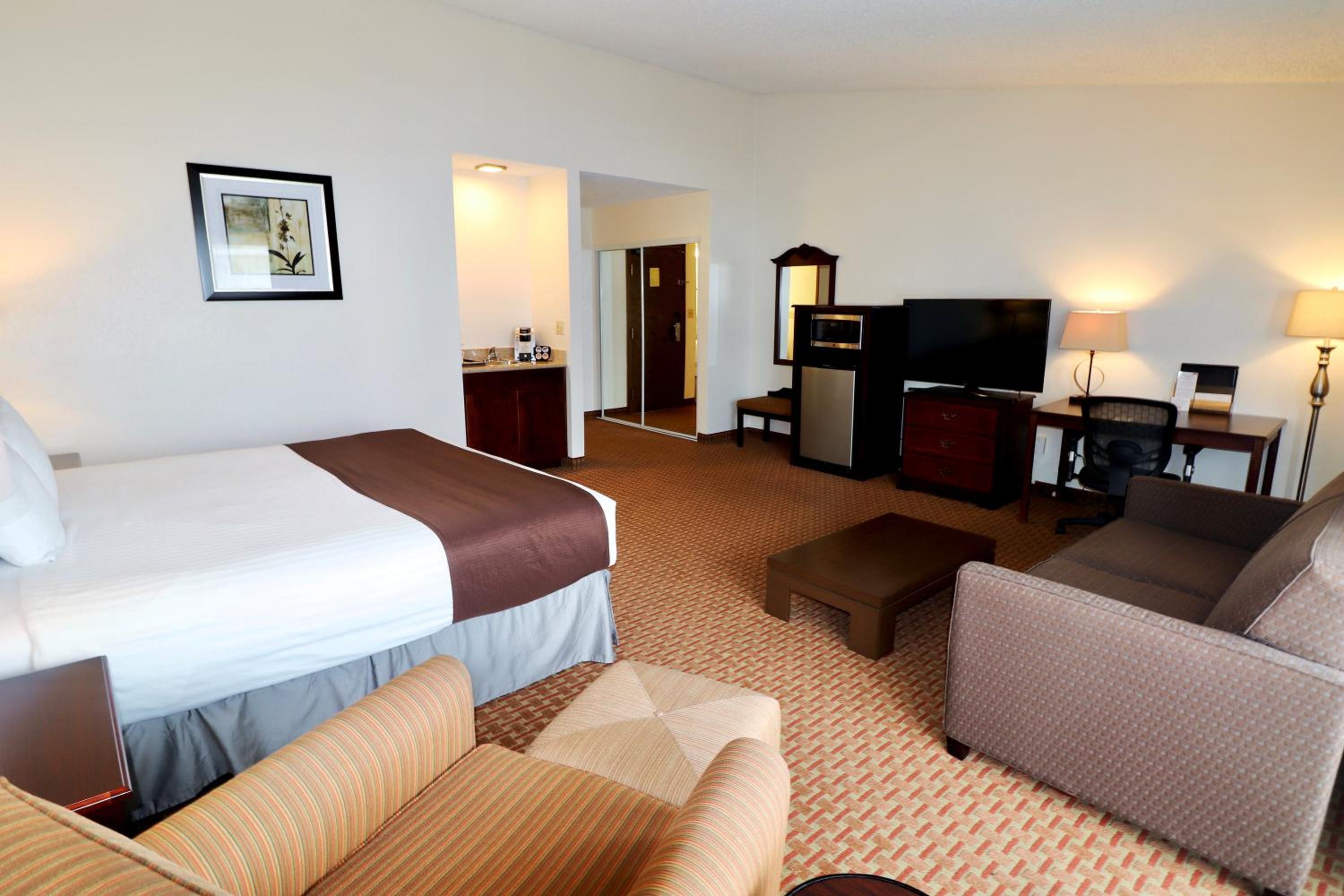 King Room with Hot Tub - Non-Smoking - Photo 3